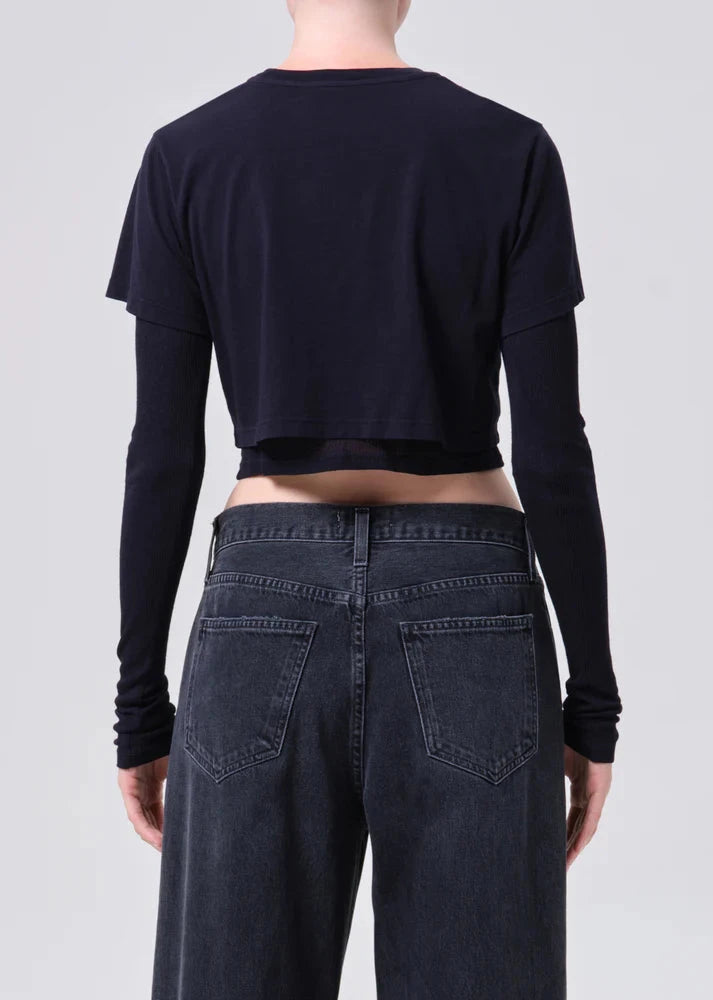 ROMILY TEE IN BLACKENED NAVY TEE AGOLDE 