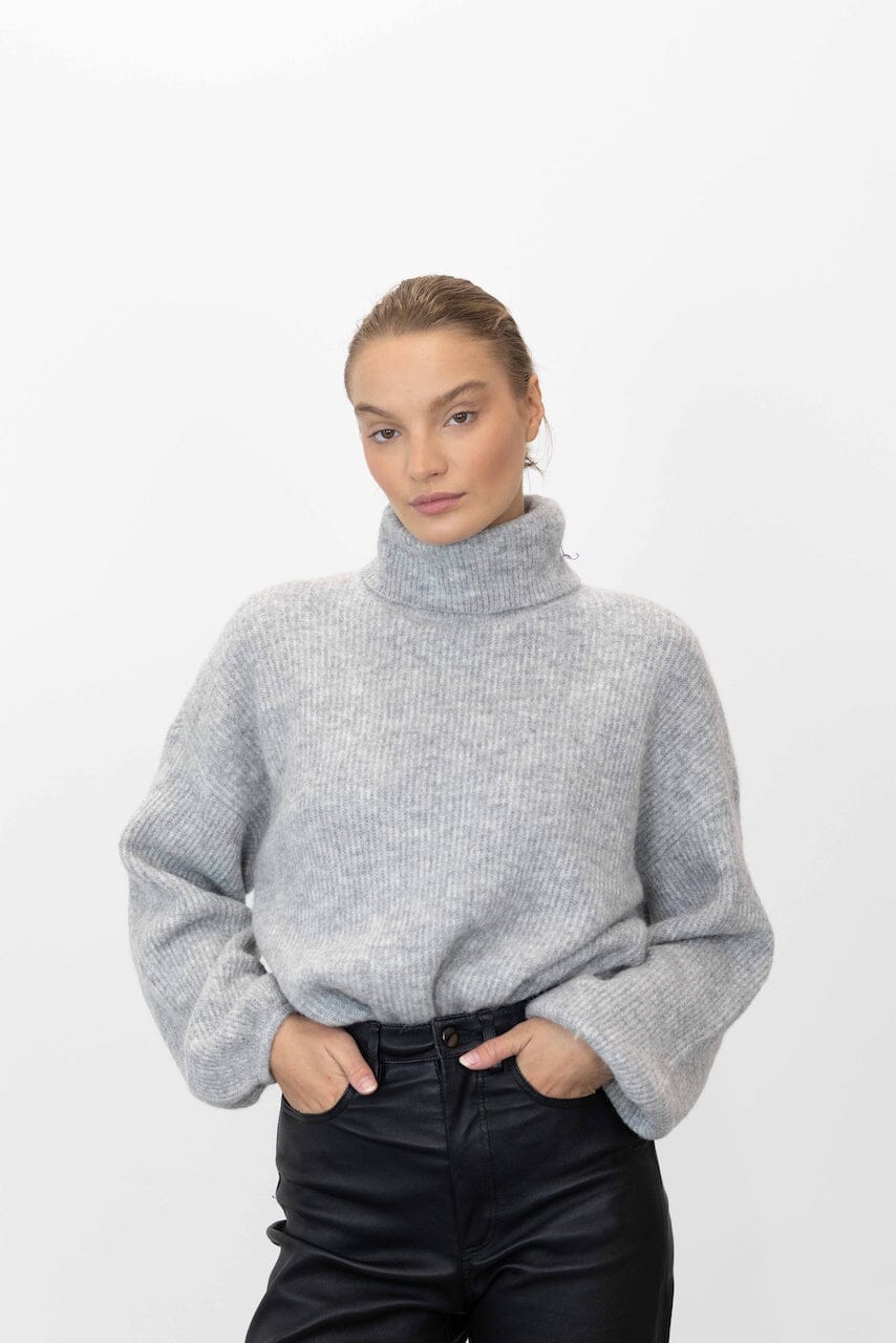 ALPHA ROLLNECK PULLOVER IN LIGHT GREY KNIT GESTUZ 