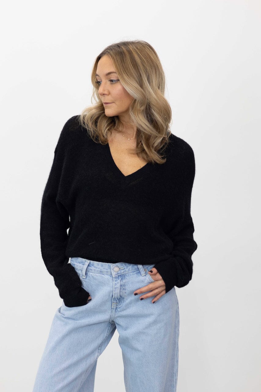 BALL OVERSIZED V-NECK PULLOVER KNIT IRO 