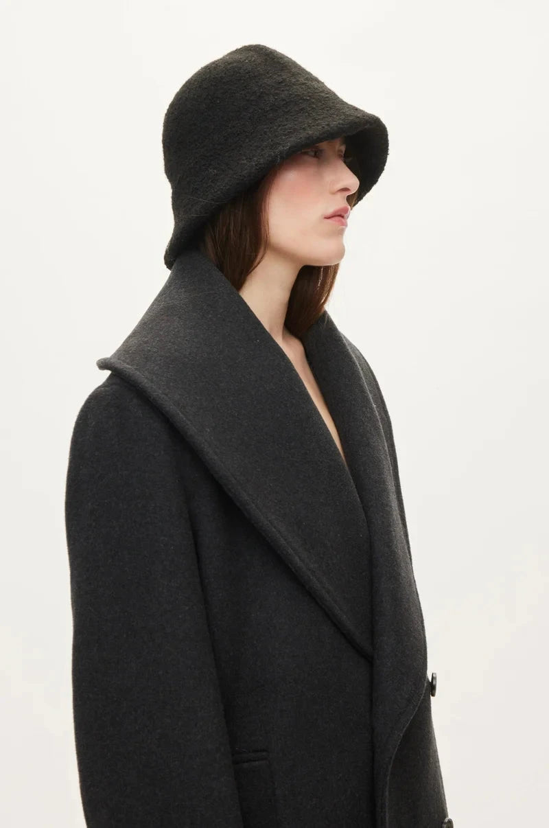 BELL HAT IN BLACK ACCESSORIES OVAL SQUARE 