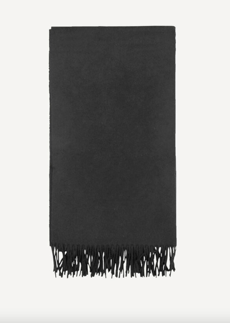 ACCOLA MAXI SCARF IN BLACK SCARF SAMSOE SAMSOE 