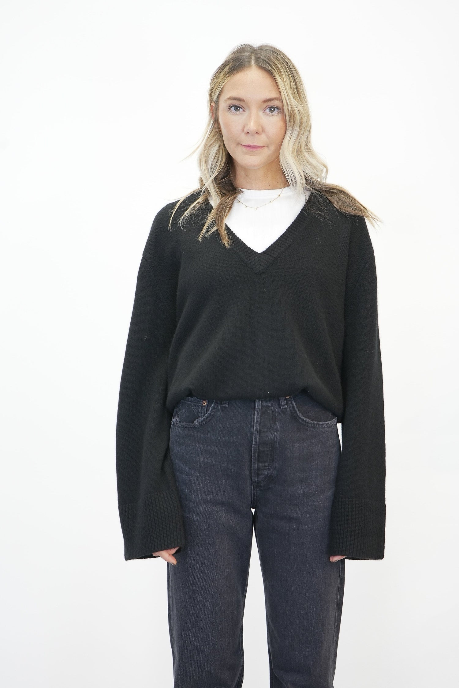 DICTE KNIT V-NECK IN BLACK KNIT HERSKIND 