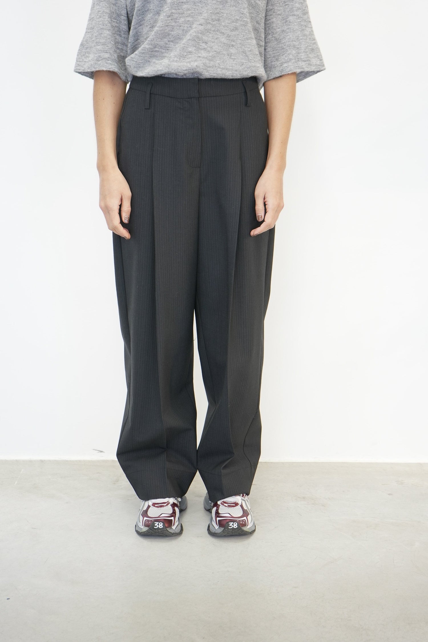 CARLA PANTS IN DARK GREY PANTS HERSKIND 