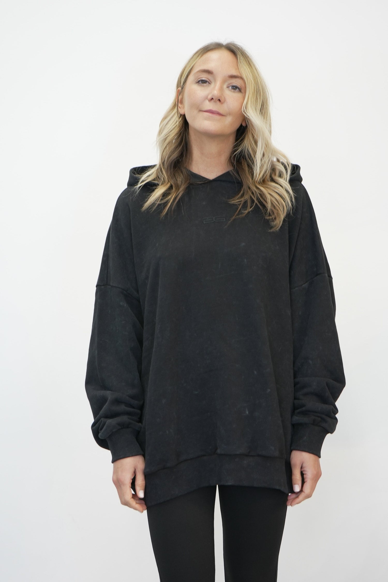 MAIELLA HOODIE IN BLACK WASHED SWEATSHIRT GESTUZ 