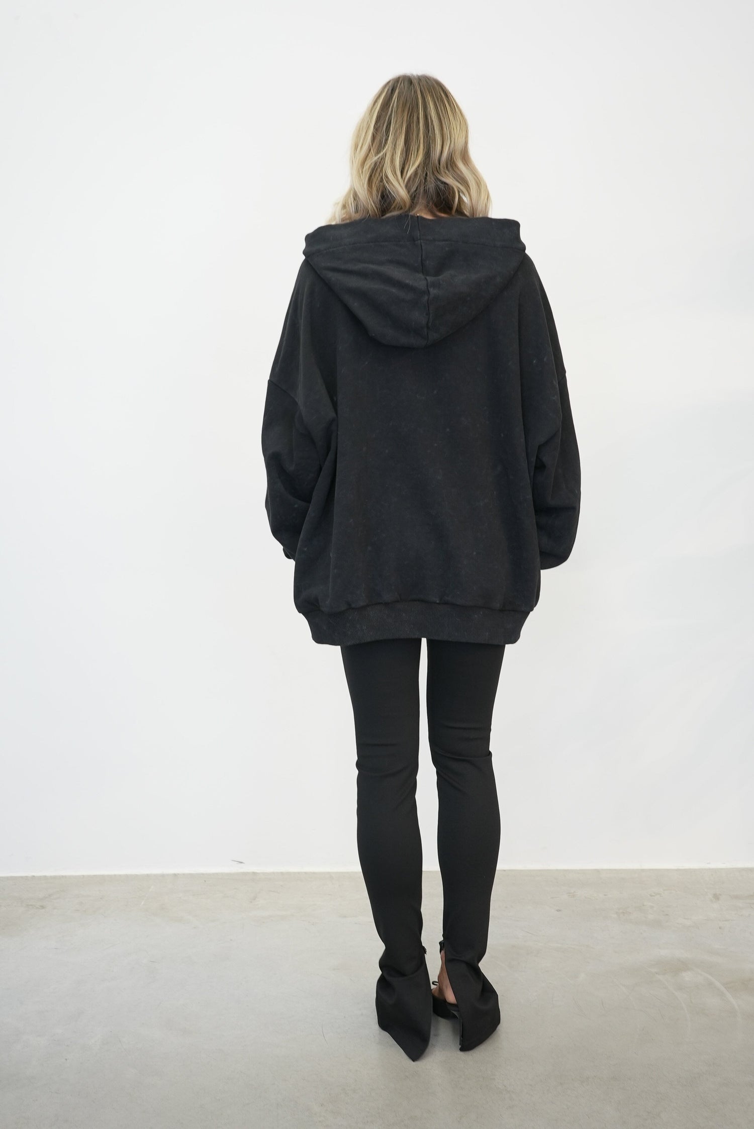 MAIELLA HOODIE IN BLACK WASHED SWEATSHIRT GESTUZ 