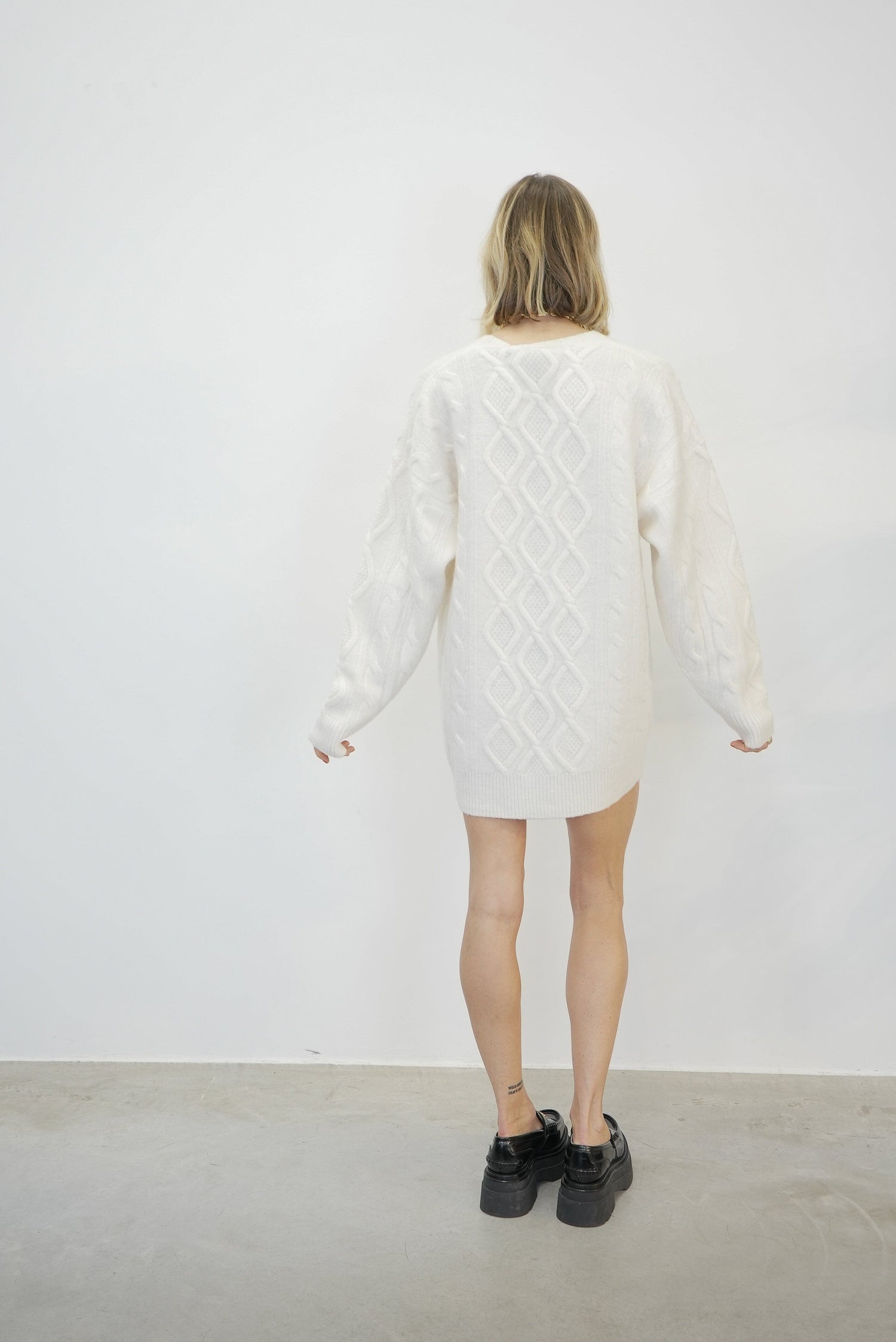 NERIAH SWEATER IN OFF WHITE SWEAT STAND STUDIO 