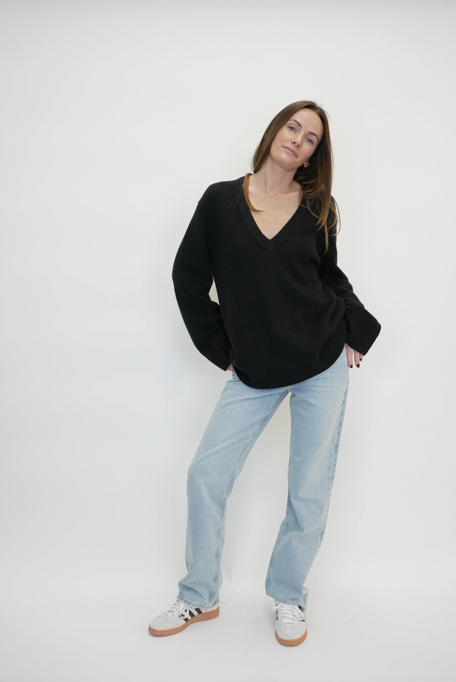 DICTE KNIT V-NECK IN BLACK KNIT HERSKIND 