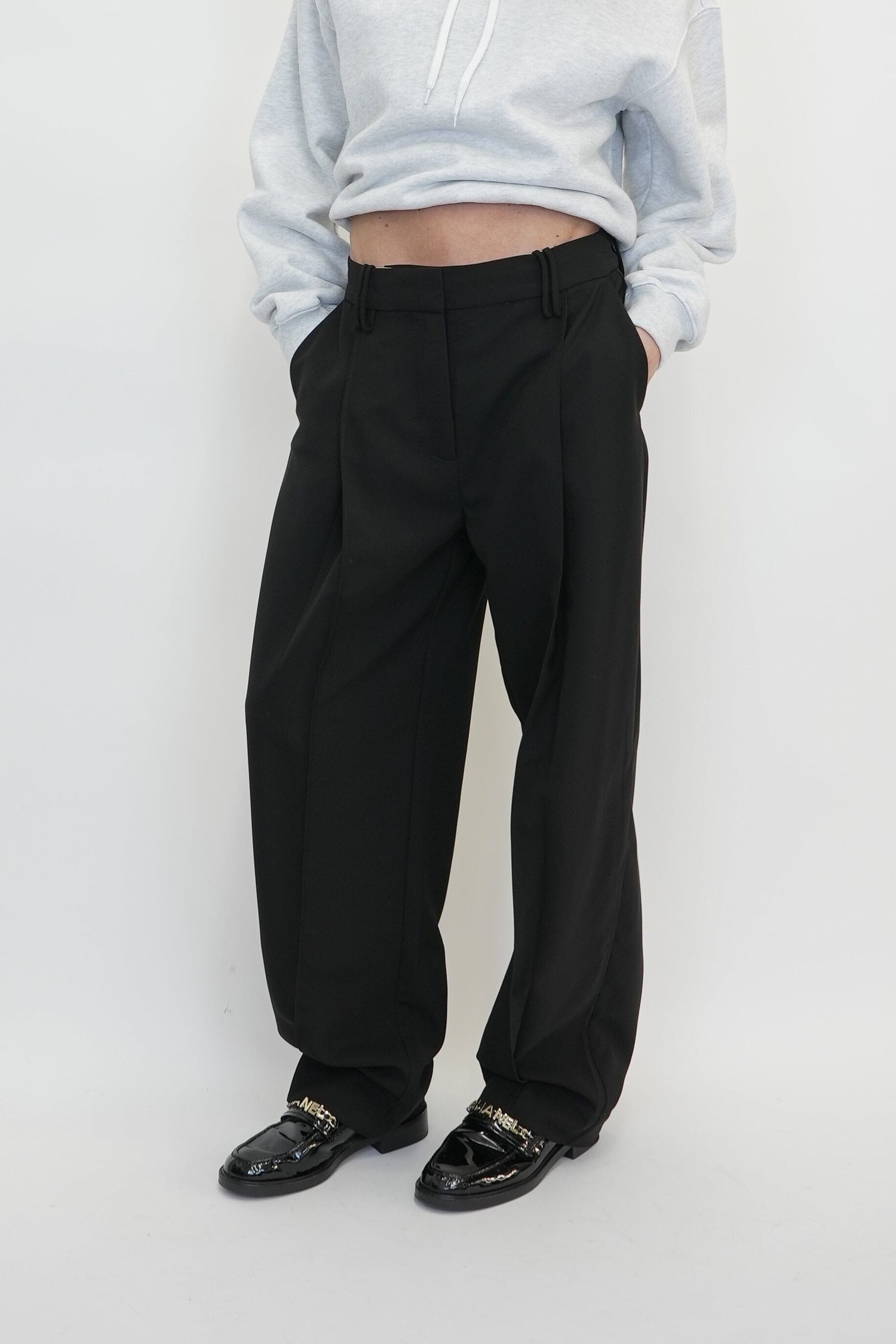 LIGHT TWILL SUITING RELAXED PLEATED PANTS IN BLACK PANTS GANNI 