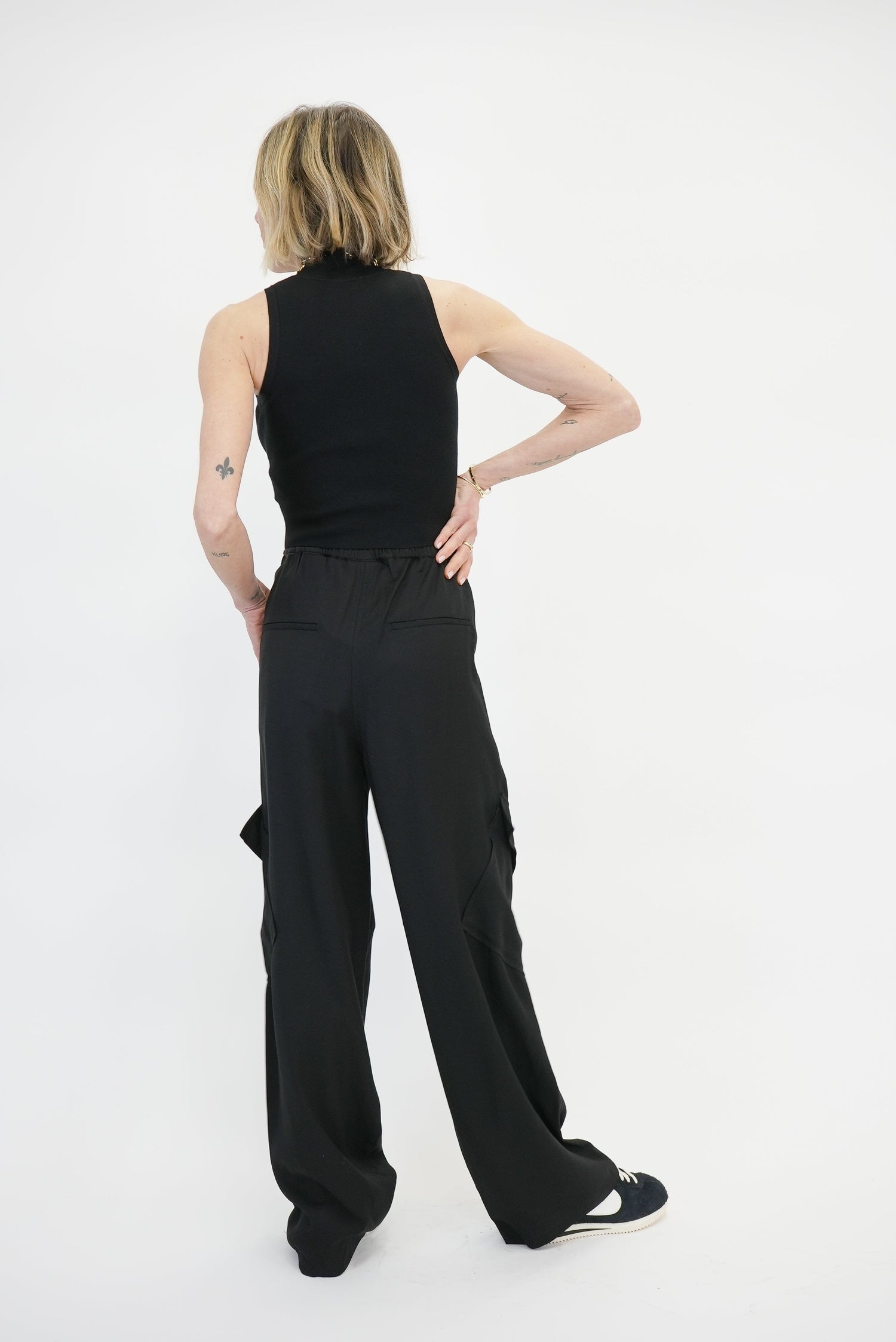 PIA TAILORED FLUID PANTS WITH POCKETS PANTS KURE 