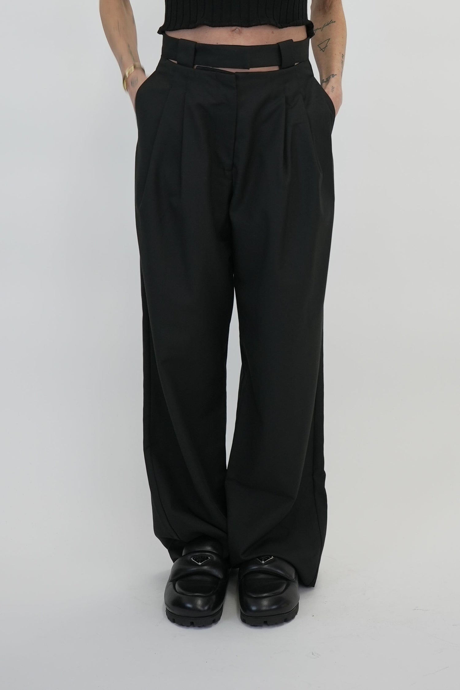 PAULA FRONT CUT PANTS PANTS KURE 