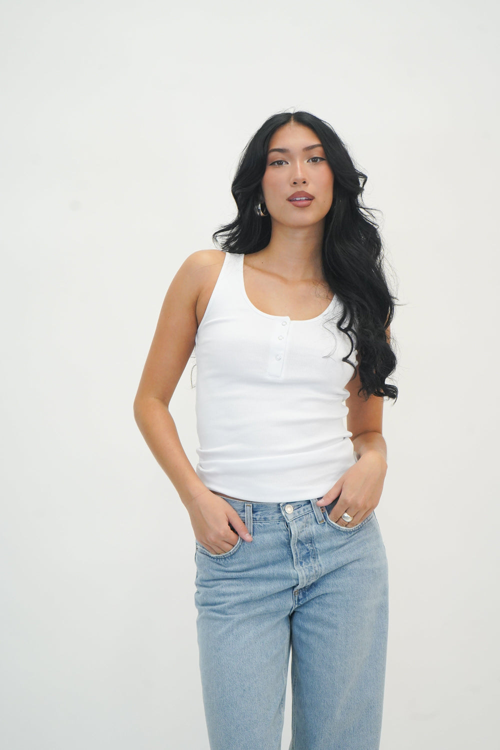 DREW BUTTON TOP IN BRIGHT WHITE TOP GESTUZ 