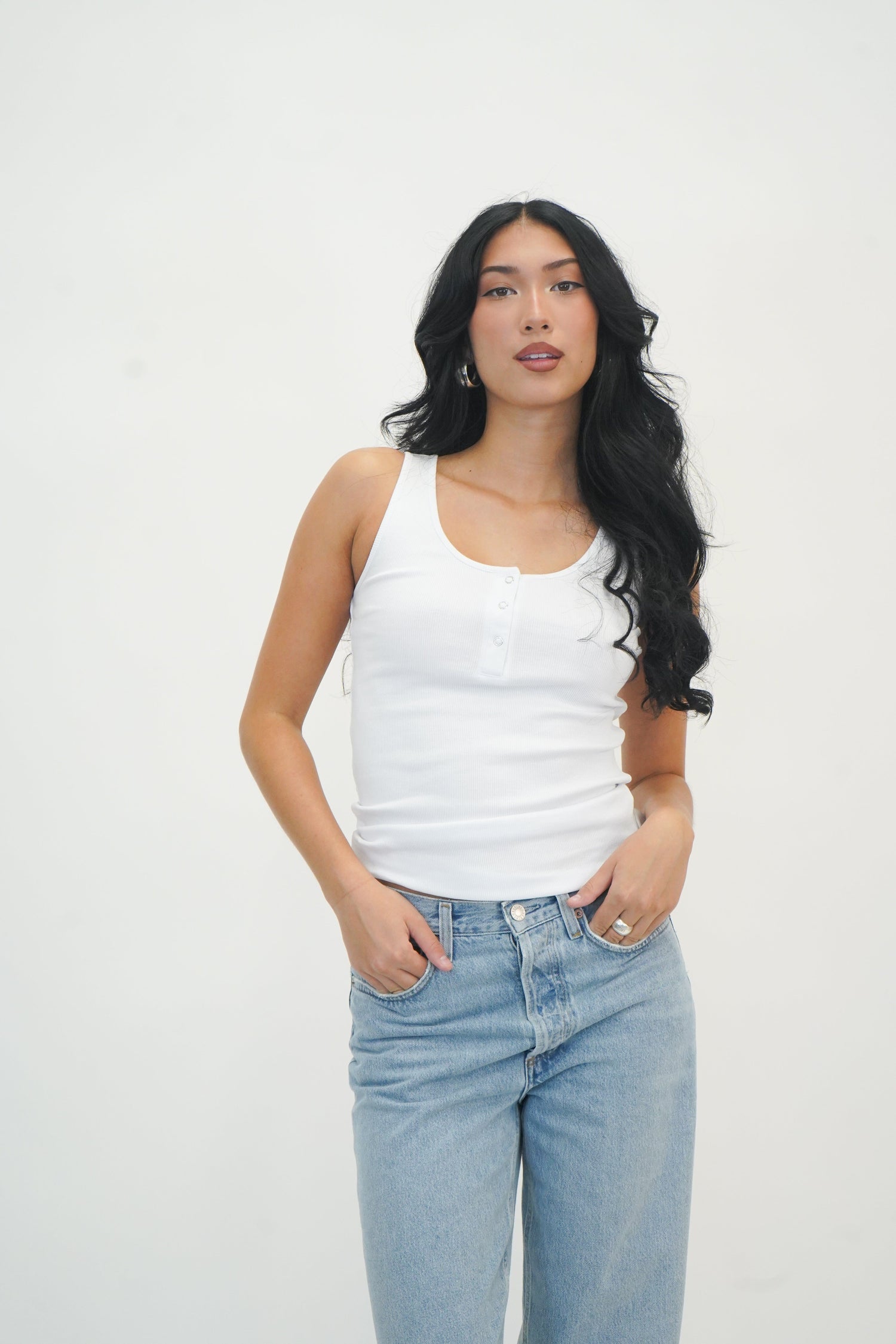 DREW BUTTON TOP IN BRIGHT WHITE TOP GESTUZ 
