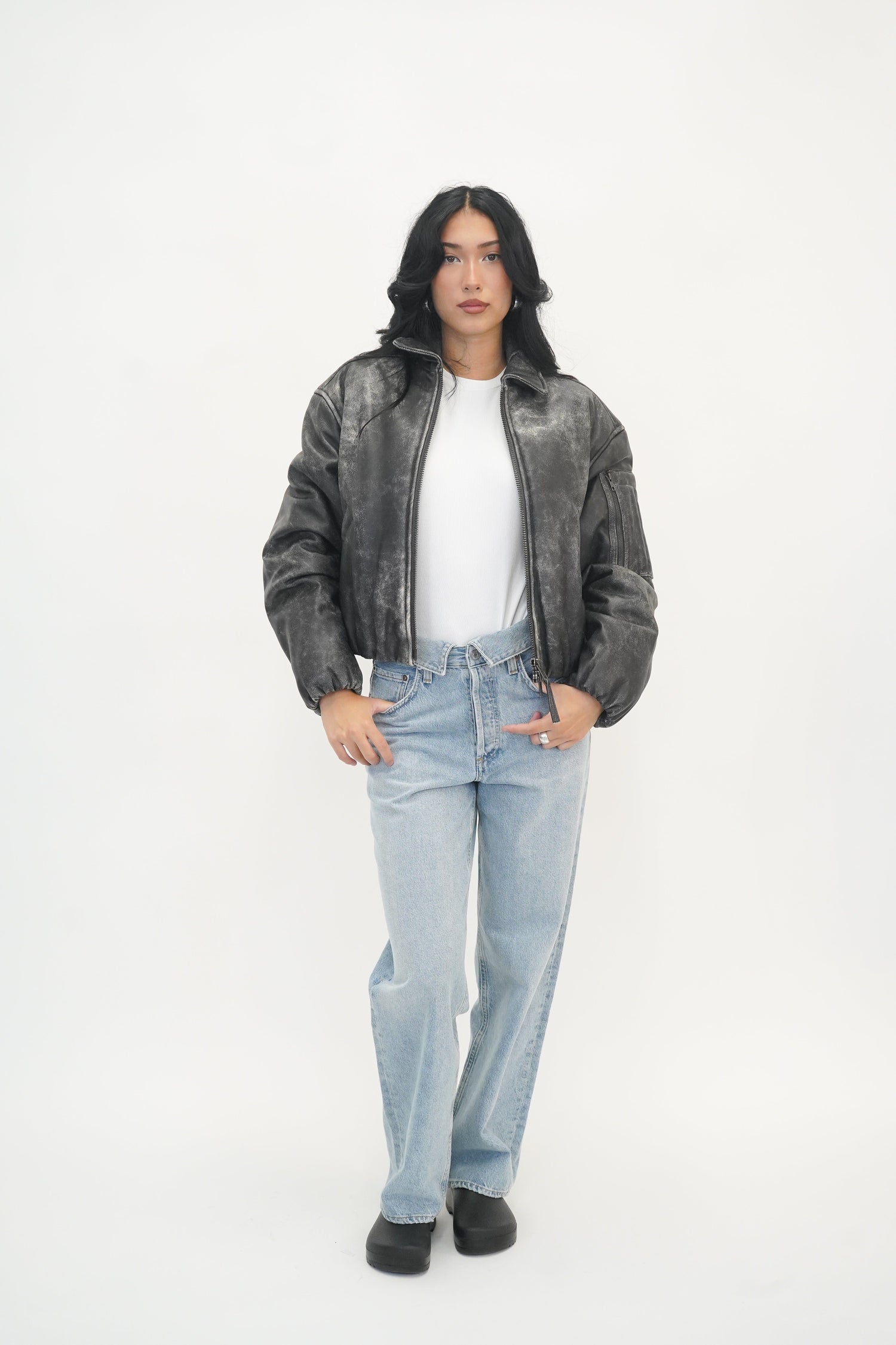 BOLD LEATHER BOMBER BOMBER OVAL SQUARE 