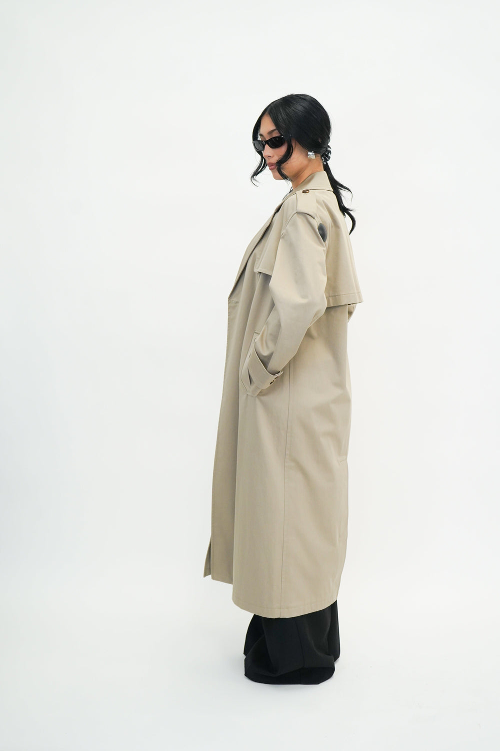 TIMELESS TRENCH IN SOFT BEIGE TRENCH THEORY 