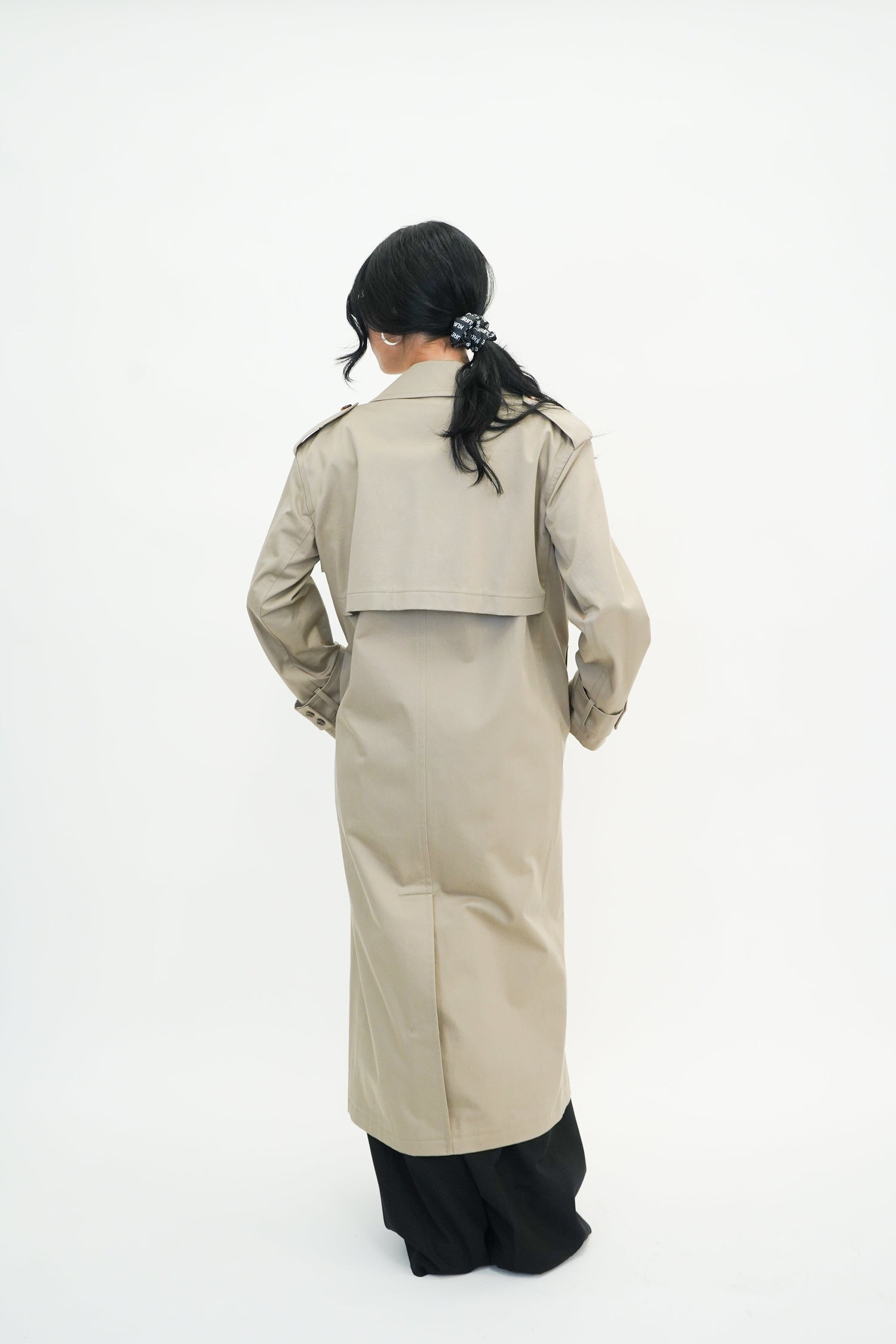 TIMELESS TRENCH IN SOFT BEIGE TRENCH THEORY 