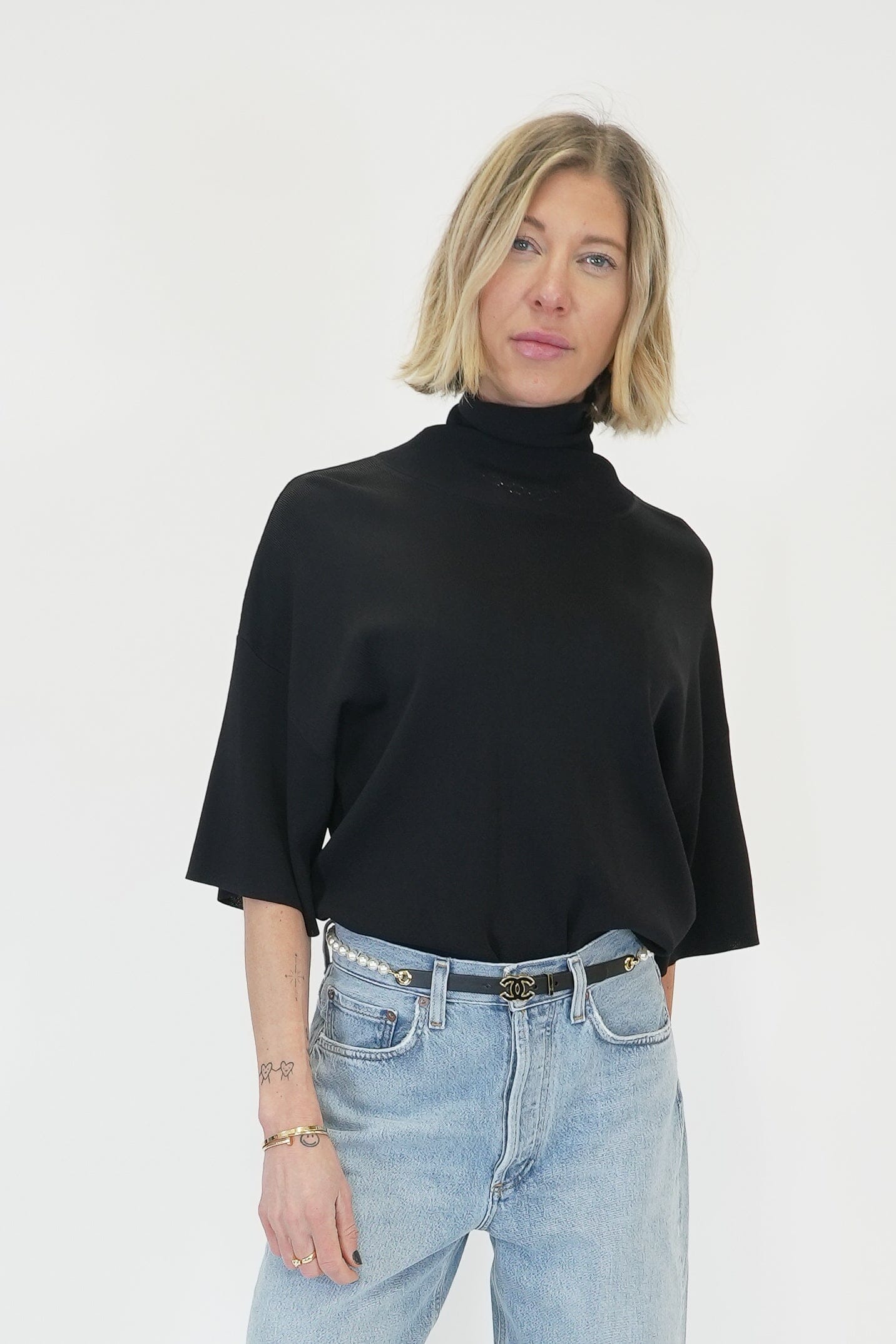 BRITTANY KNIT T-SHIRT IN BLACK KNIT HERSKIND 