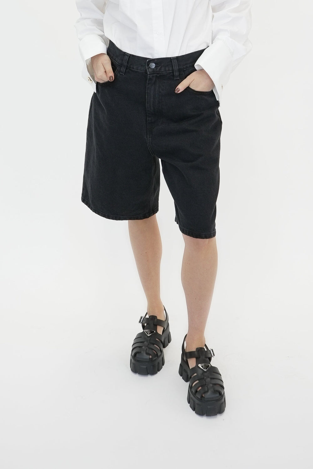 BRANDON SHORT IN BLACK STONE WASHED SHORT CARHARTT 