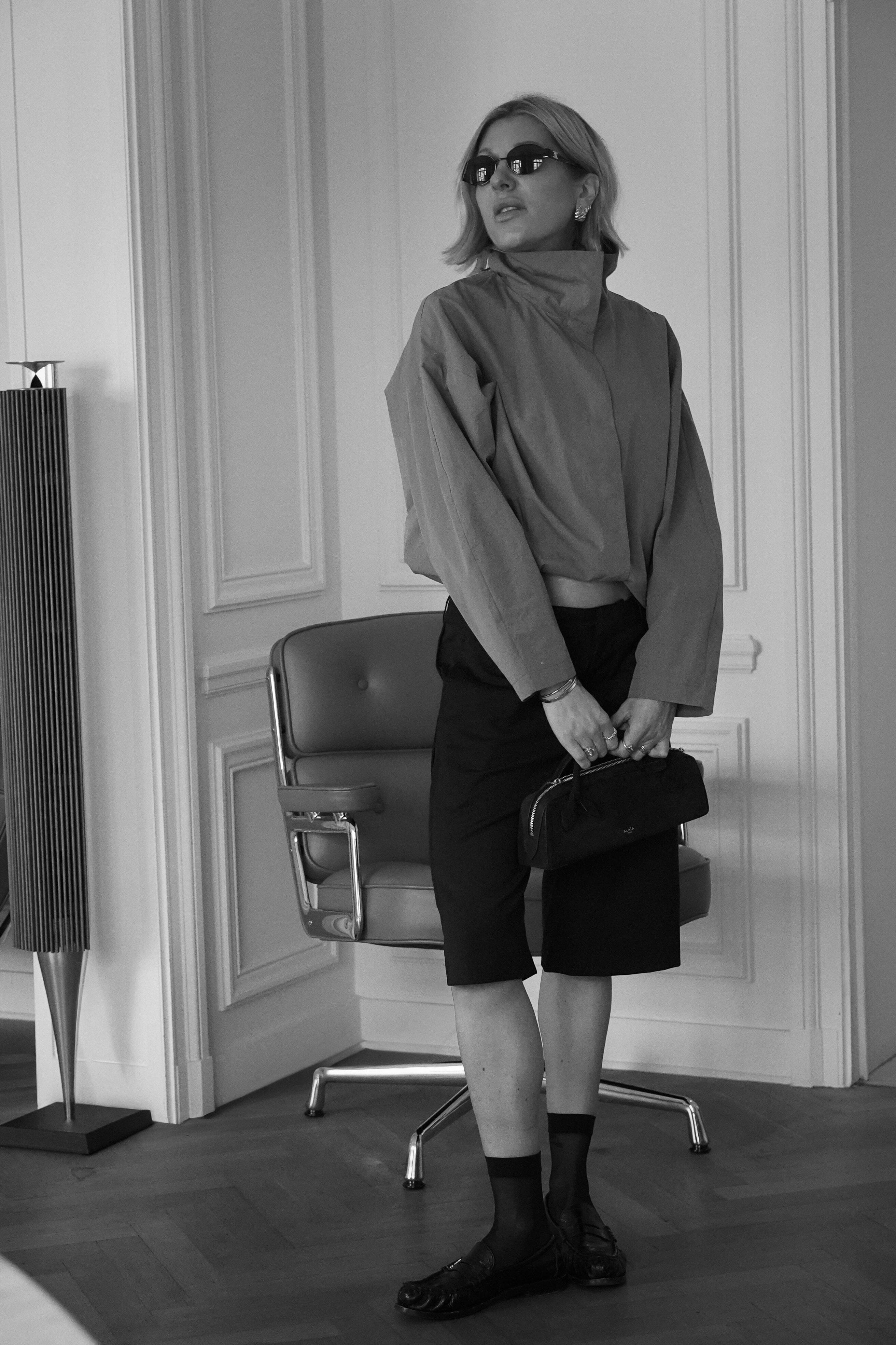 HANNA SHORT IN BLACK SHORT WON HUNDRED 