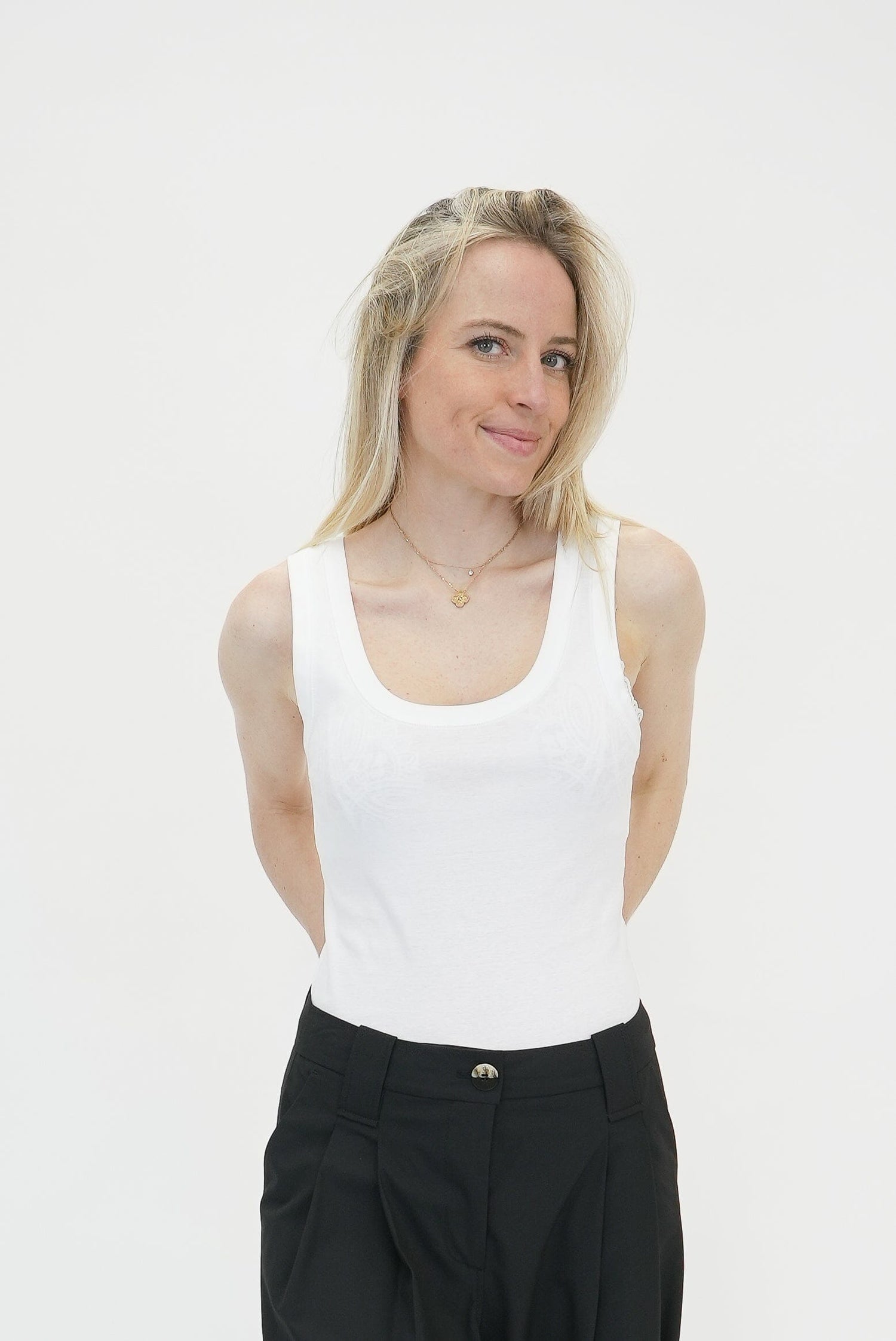 SANDRA TOP IN WHITE TOP HERSKIND 