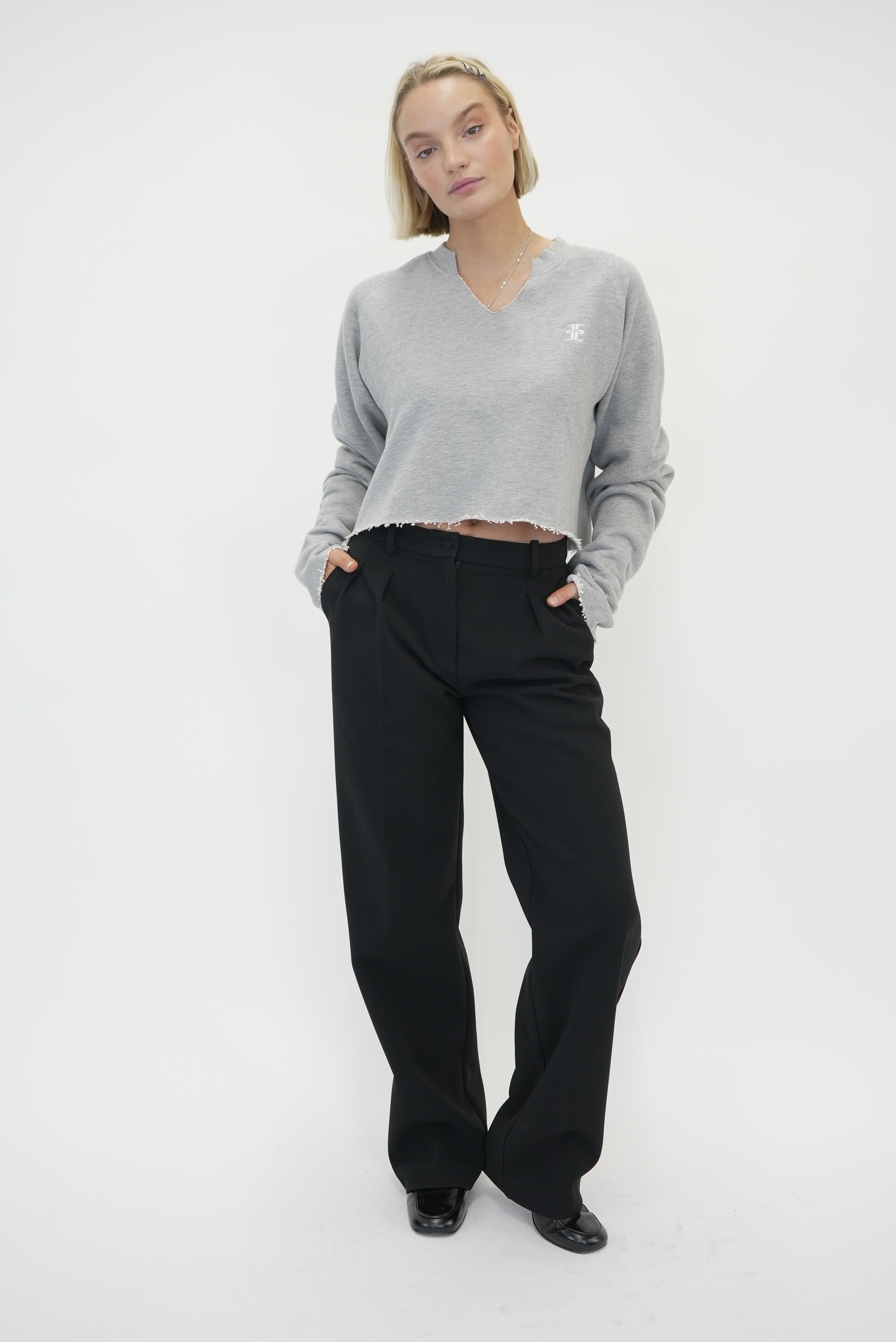 RAGLAN V NECK CROPPED SWEATSHIRT IN GREY SWEATSHIRT ETERNE 