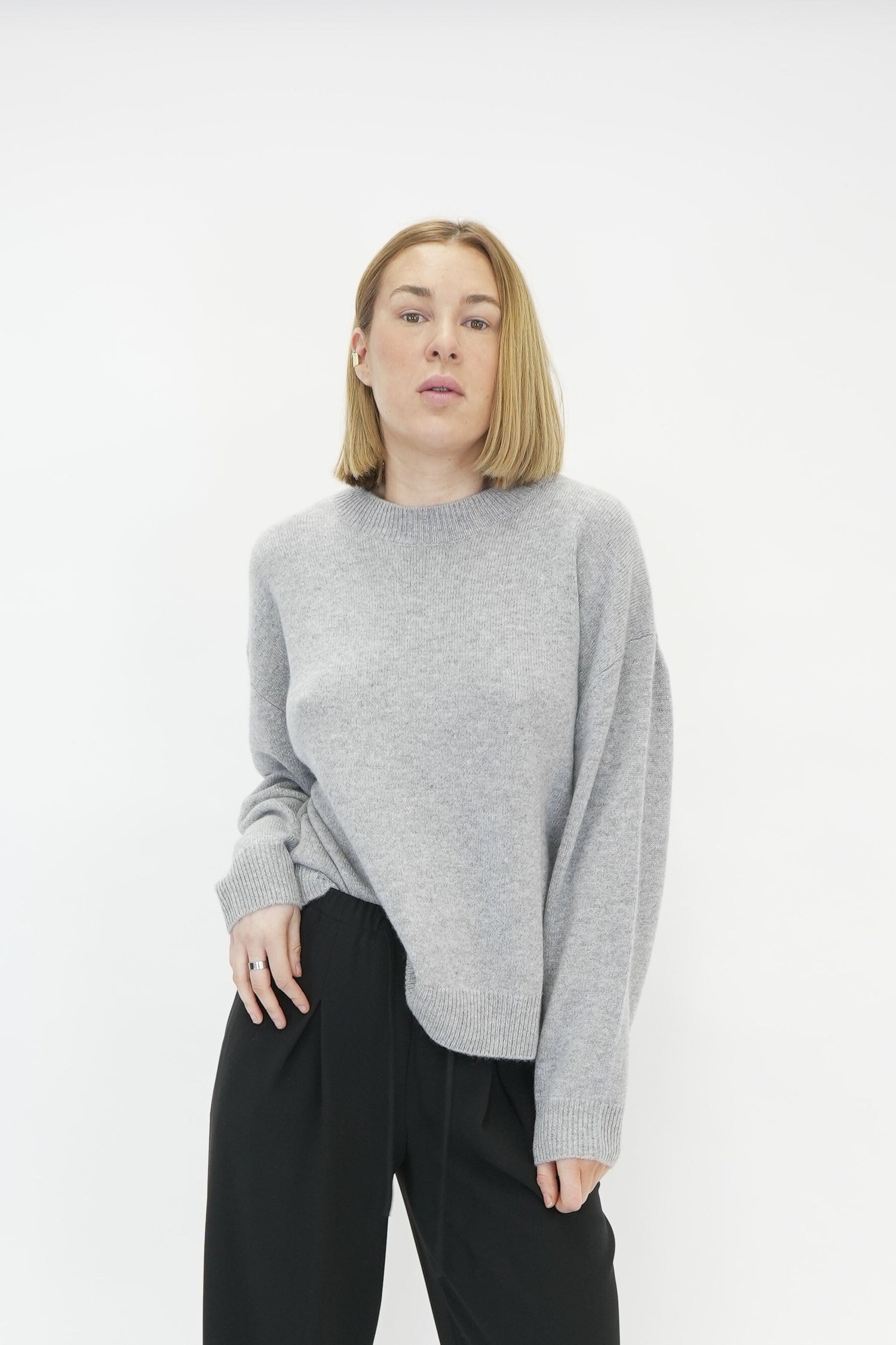 LEE CREW SWEATER IN MEDIUM HEATHER GREY KNITWEAR ANINE BING 