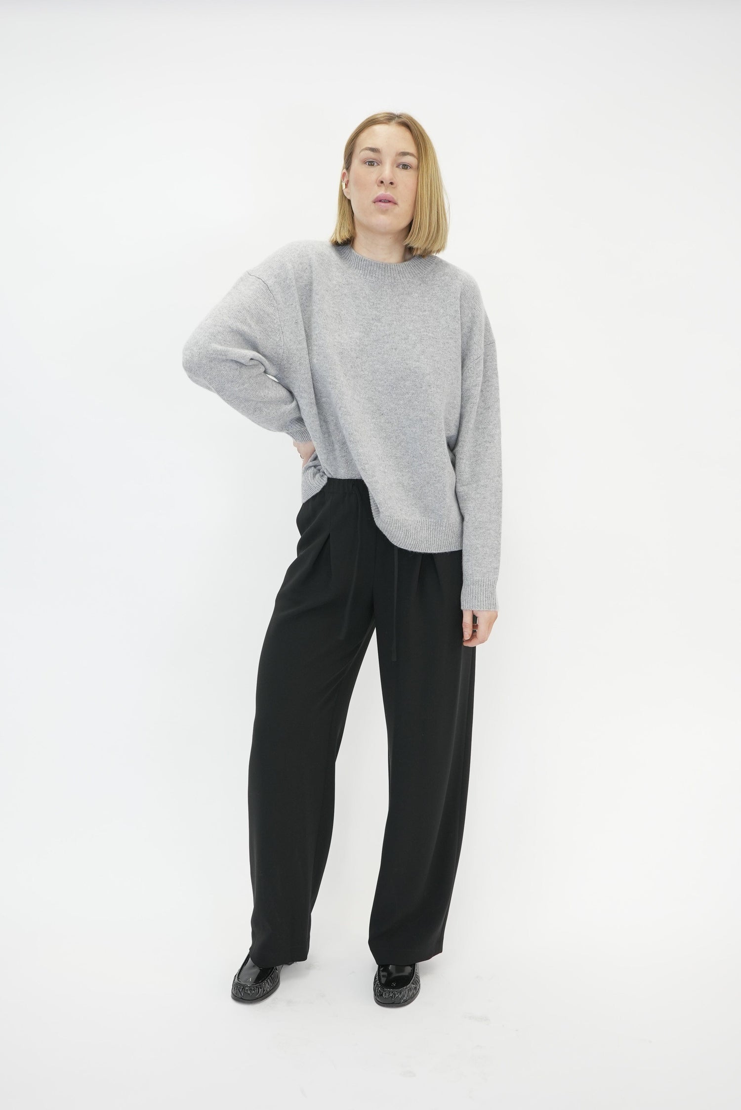 LEE CREW SWEATER IN MEDIUM HEATHER GREY KNITWEAR ANINE BING 