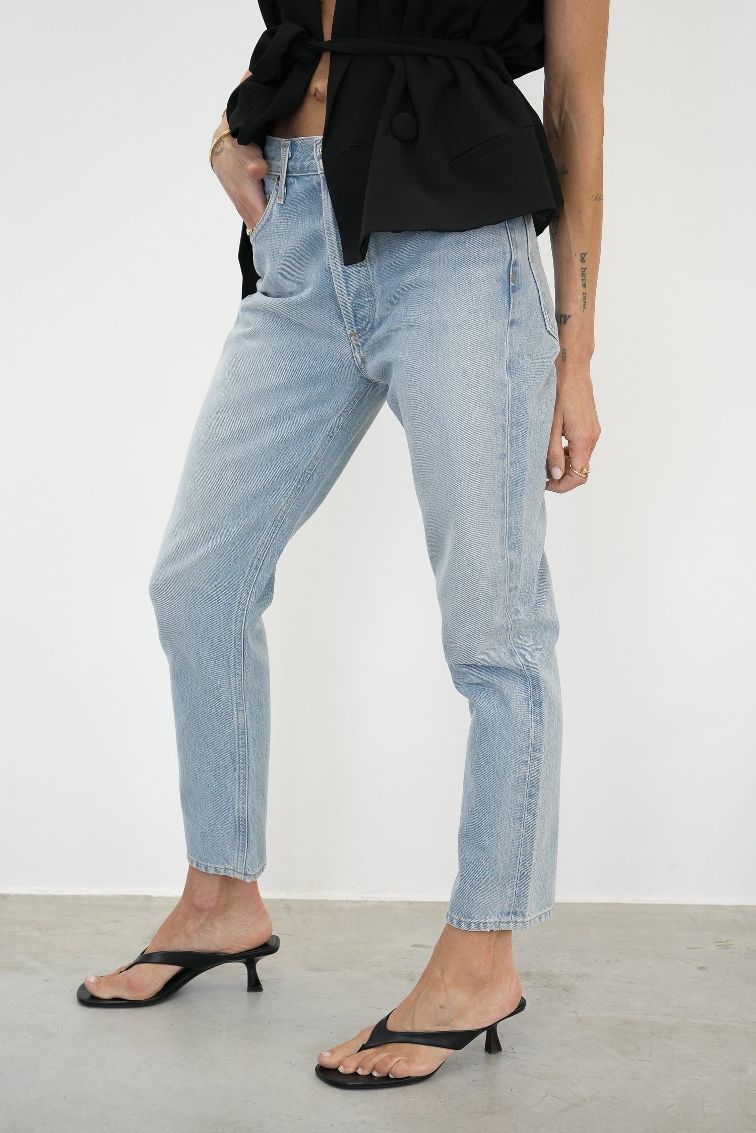 RILEY HIGH-RISE STRAIGHT CROP IN RENEWAL JEANS AGOLDE 