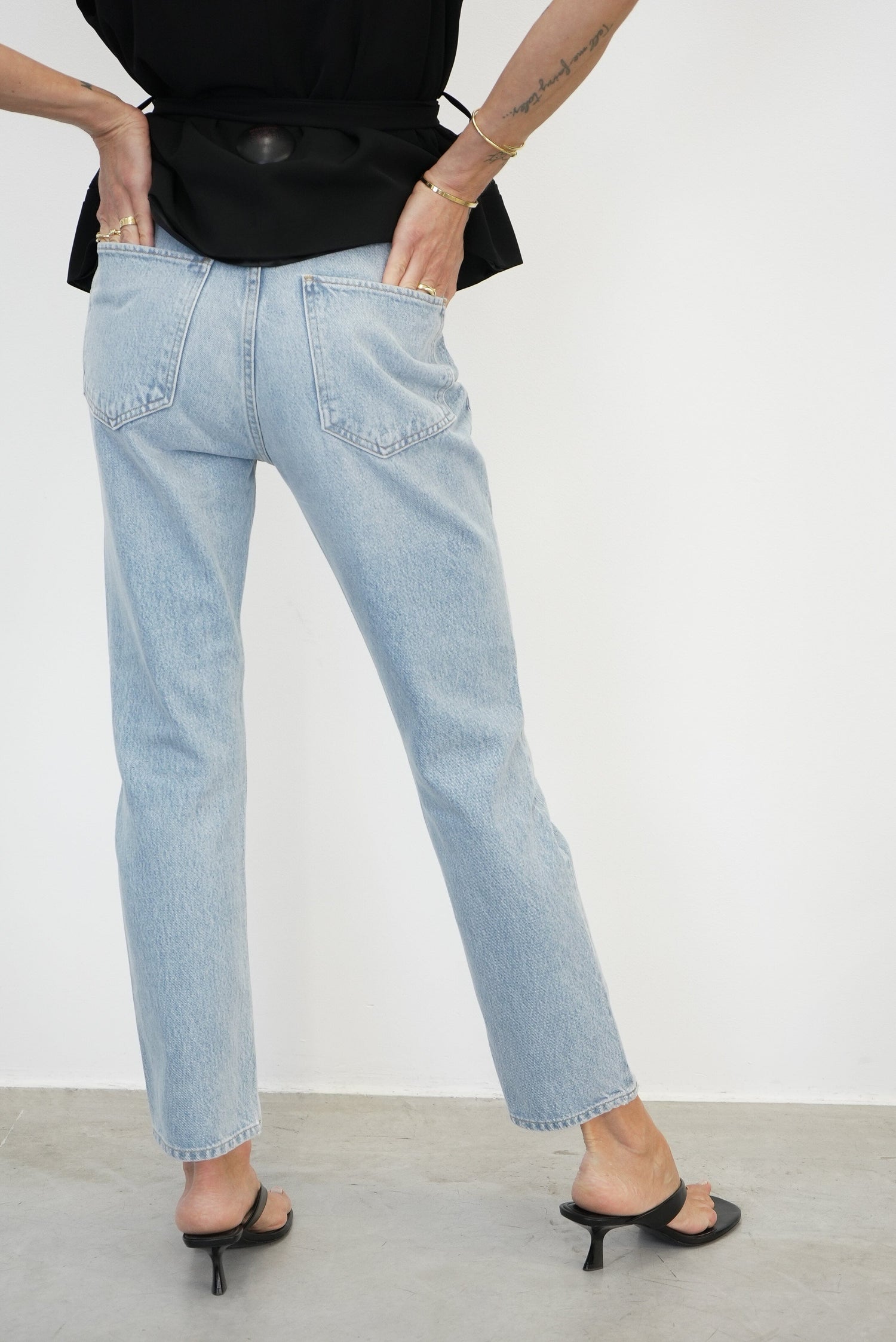 RILEY HIGH-RISE STRAIGHT CROP IN RENEWAL JEANS AGOLDE 