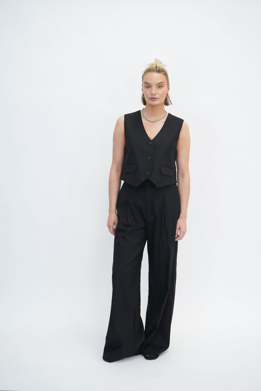 GESTUZ-ELARAHGZ LINEN WAISTCOAT NOOS-BLACK WAISTCOAT GESTUZ 