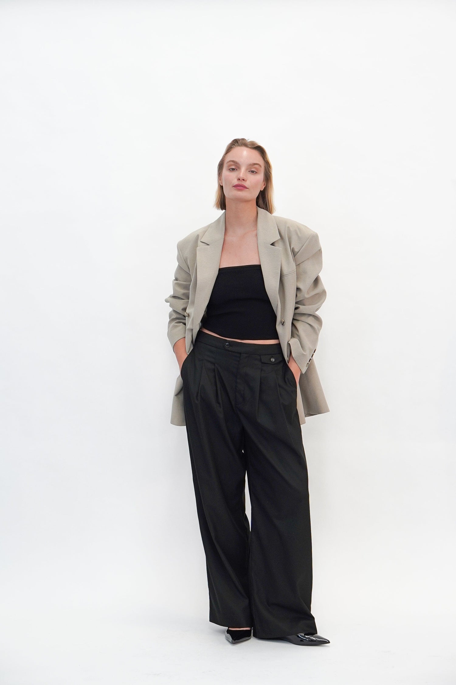 DIANTE BLAZER IN SAND GREY BLAZER NANUSHKA 