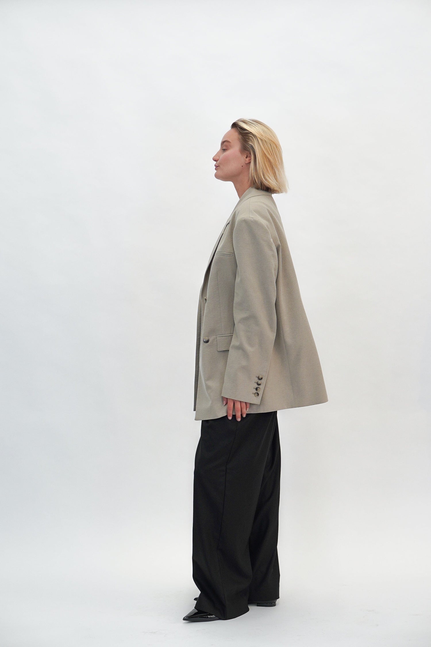 DIANTE BLAZER IN SAND GREY BLAZER NANUSHKA 