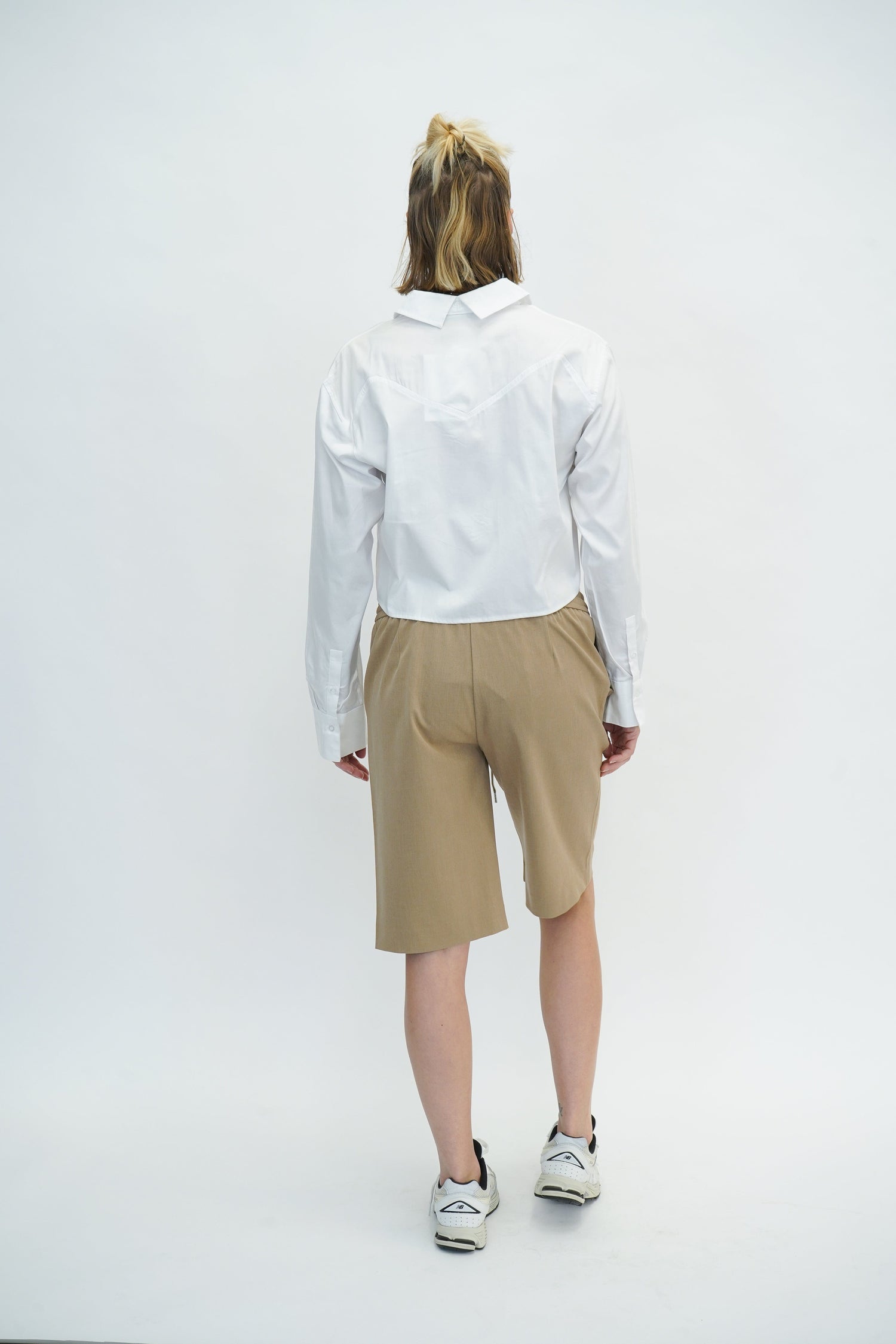 SCOTT STRAIGHT SHORTS IN SAND SHORT DESIGNERS REMIX 