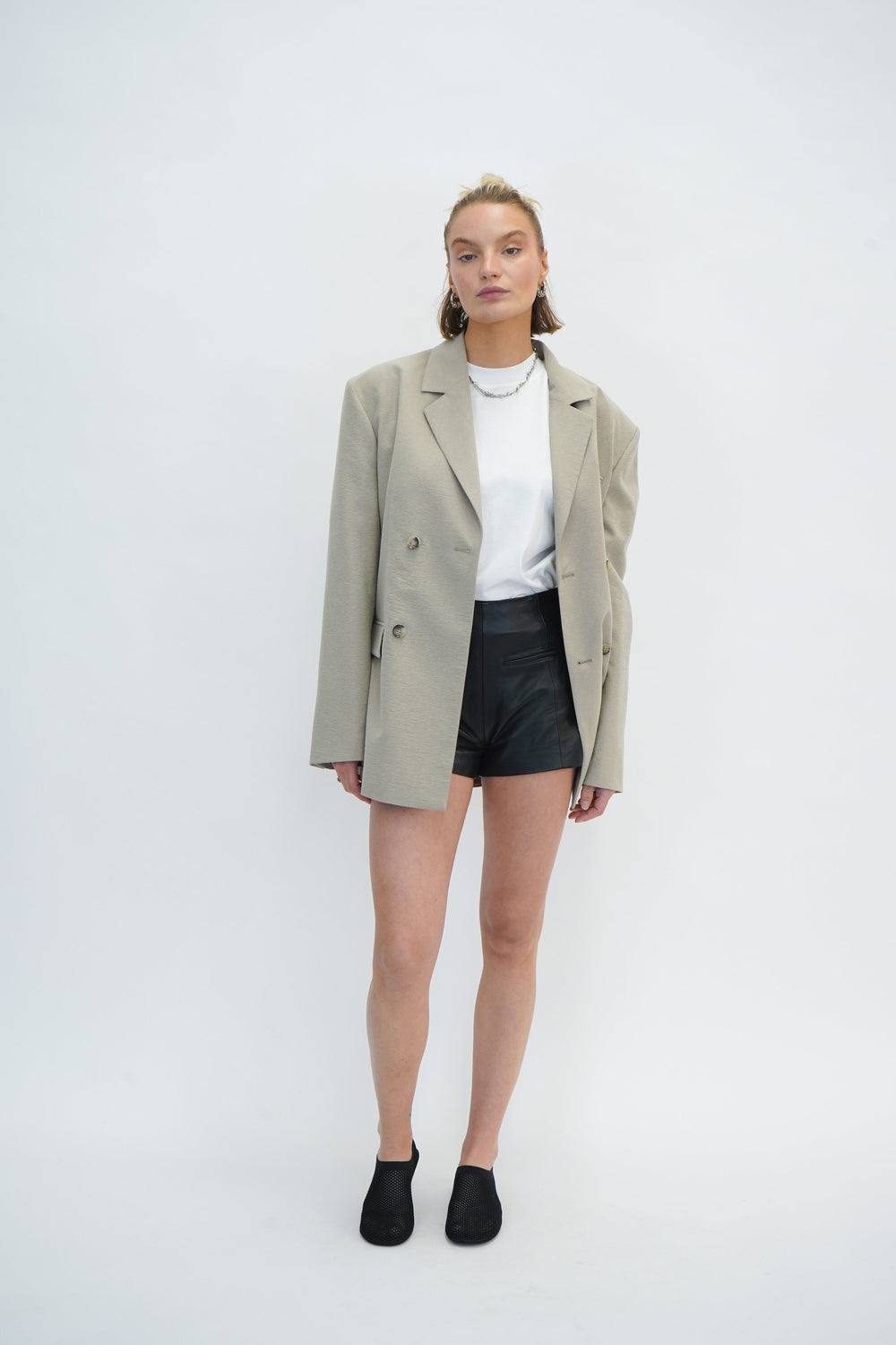 DIANTE BLAZER IN SAND GREY BLAZER NANUSHKA 