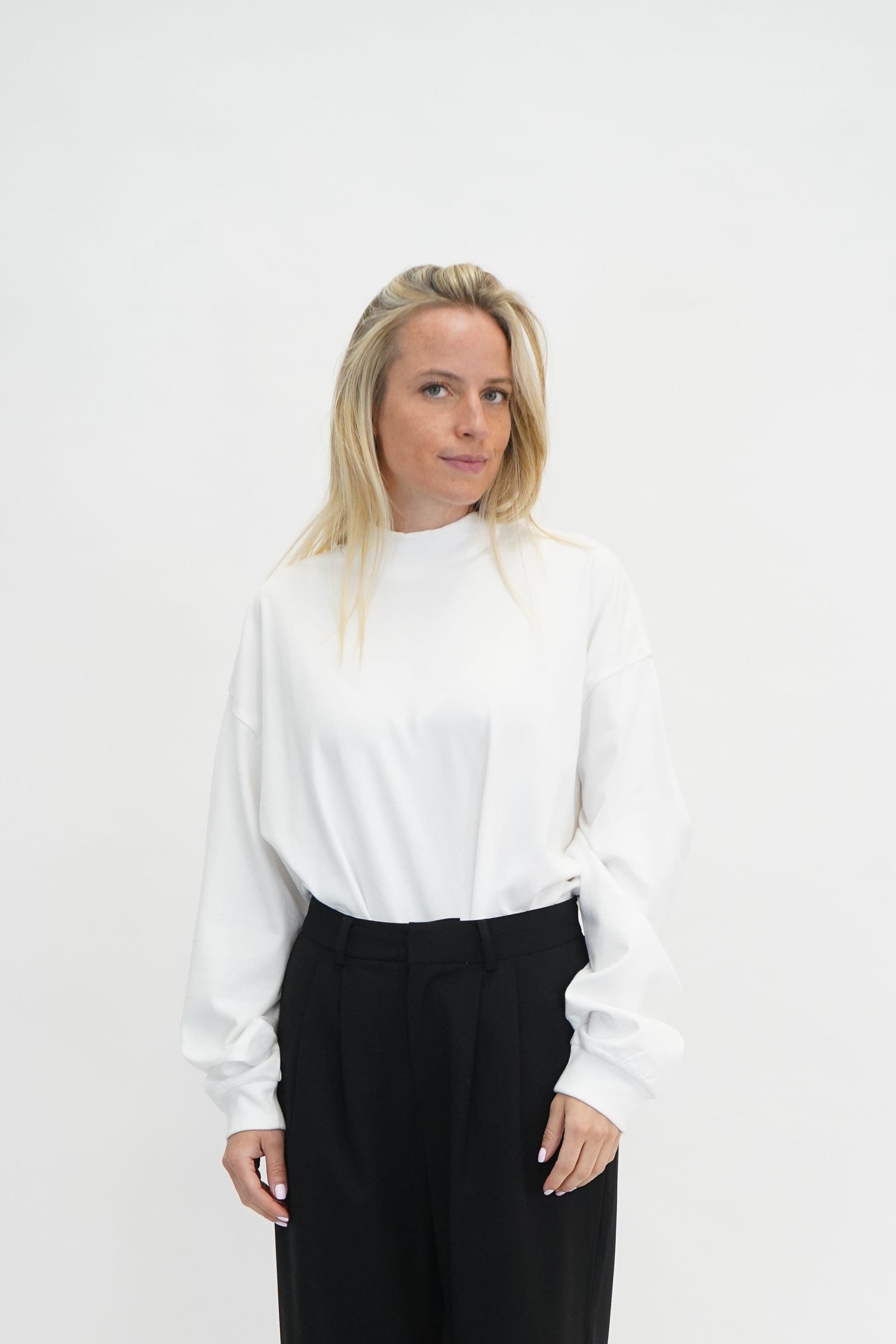 SCRIPT MOCKNECK TSHIRT IN WHITE TSHIRT CARHARTT 