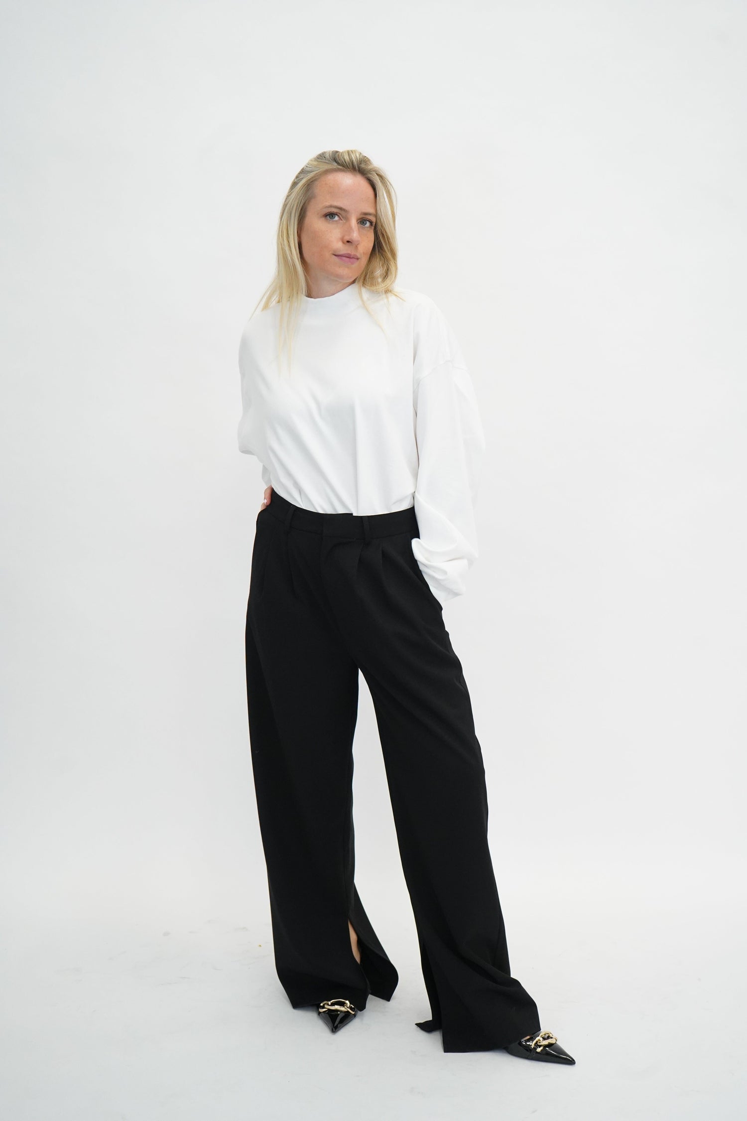 SCRIPT MOCKNECK TSHIRT IN WHITE TSHIRT CARHARTT 
