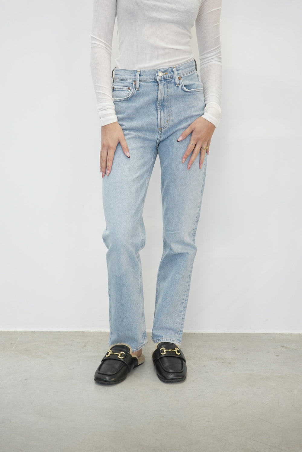 HIGH RISE STOVE PIPE JEANS IN DESTINATION JEANS AGOLDE 