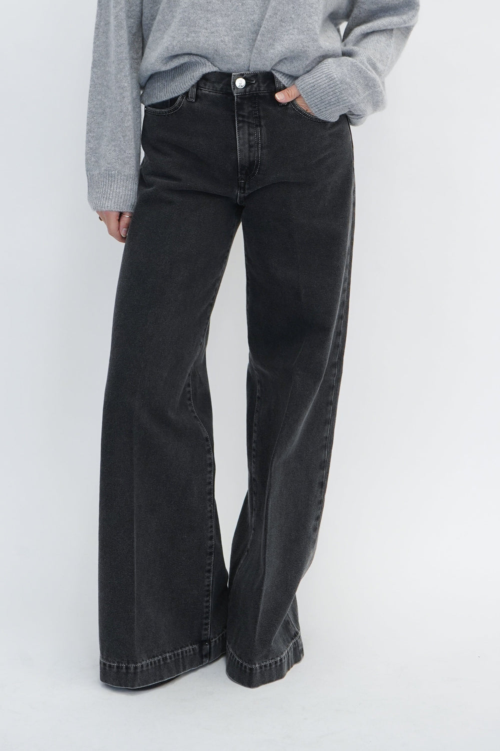 NADIA PALAZZO IN CAMBIO JEANS NINE IN THE MORNING 