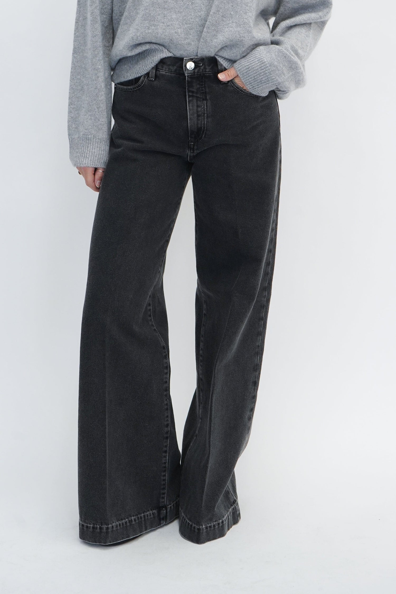 NADIA PALAZZO IN CAMBIO JEANS NINE IN THE MORNING 
