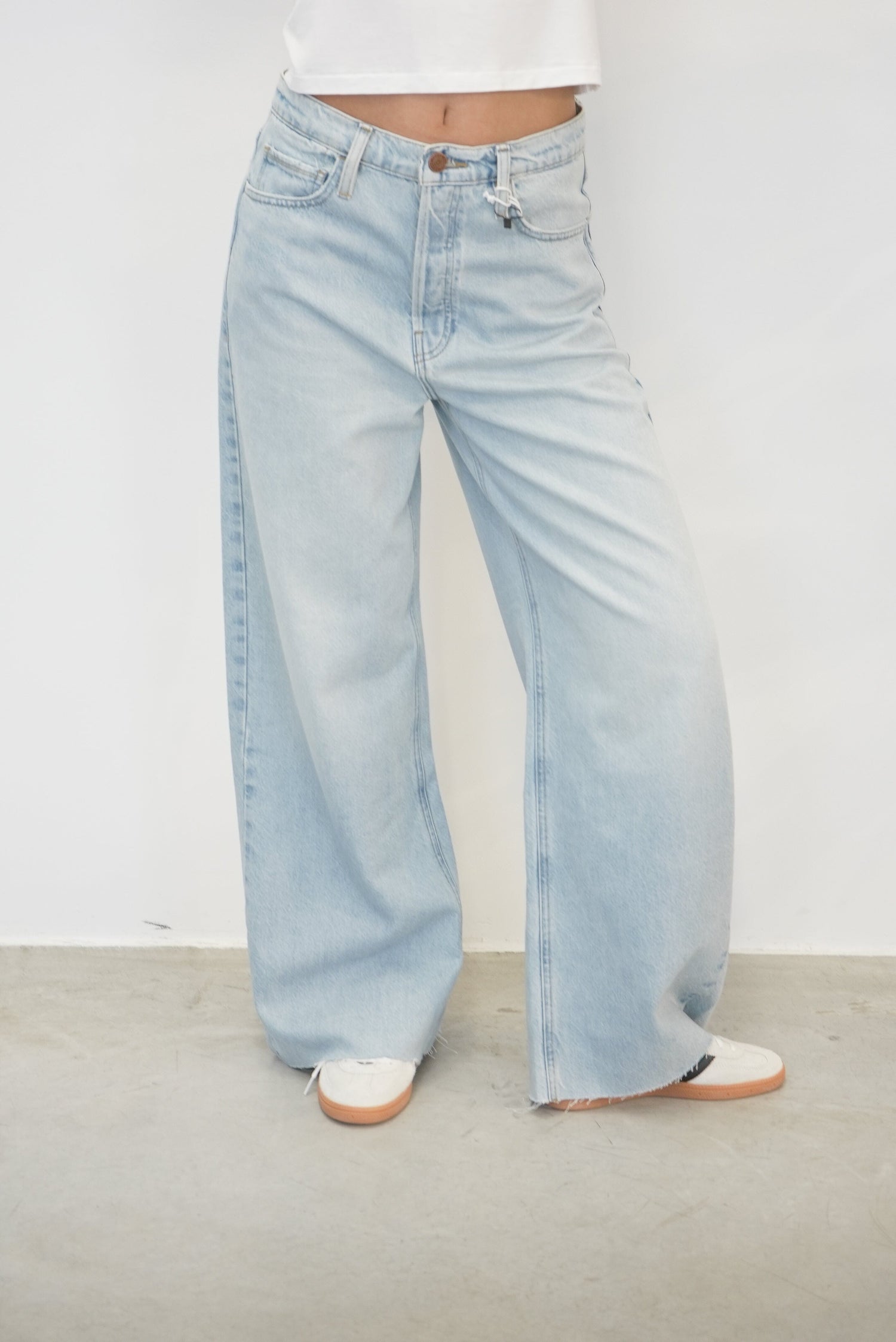 THE LOW BAGGY WIDE LEG BY FRAME JEAN FRAME 