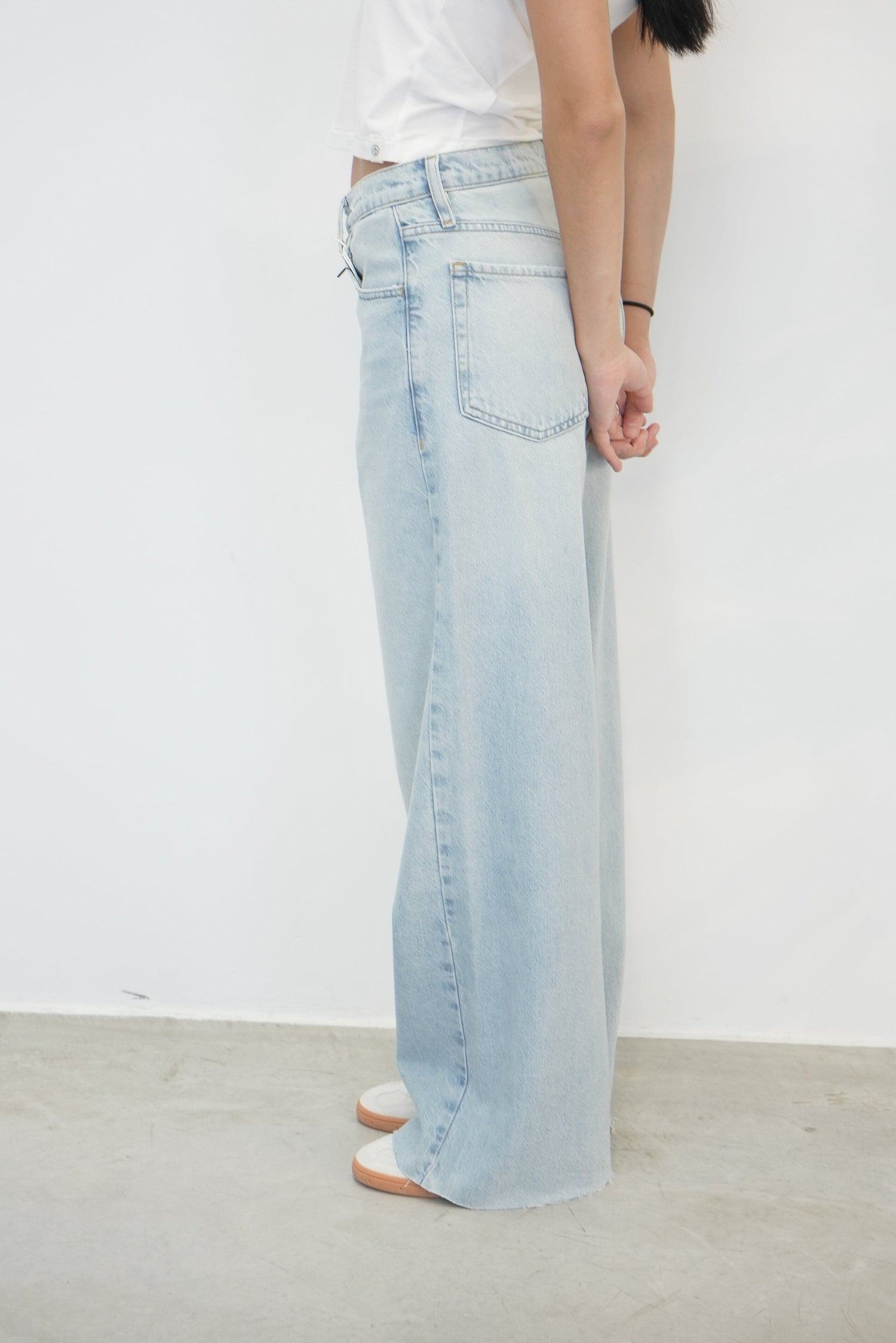 THE LOW BAGGY WIDE LEG BY FRAME JEAN FRAME 