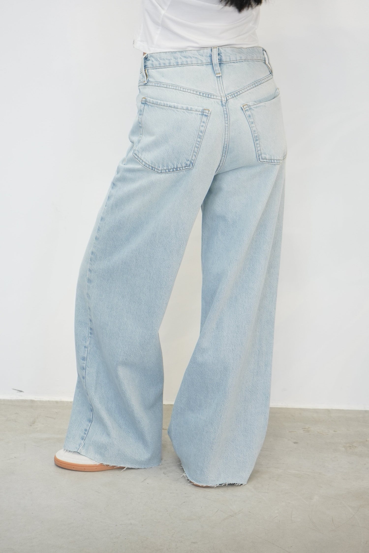 THE LOW BAGGY WIDE LEG BY FRAME JEAN FRAME 