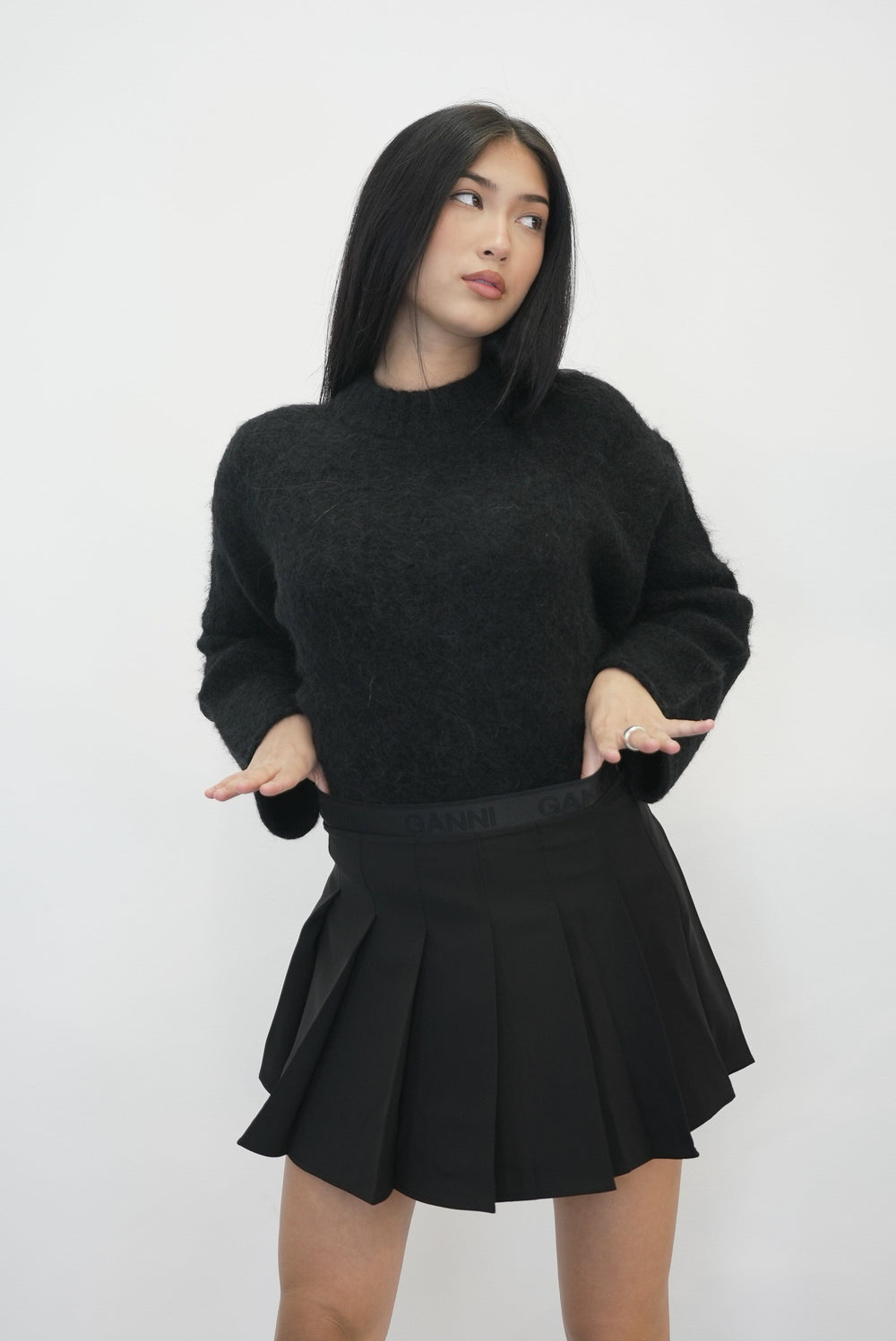 OSCULT KNIT O-NECK KNIT OVAL SQUARE 