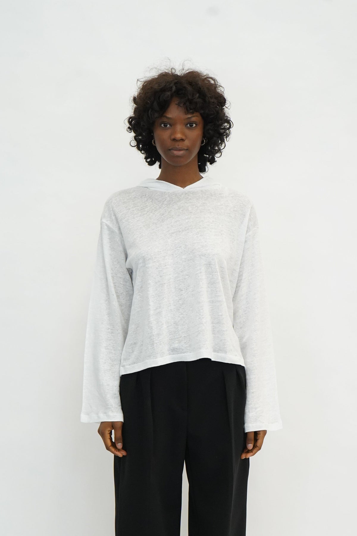 PALMA HOOD TEE IN WHITE HOODIE OVAL SQUARE 