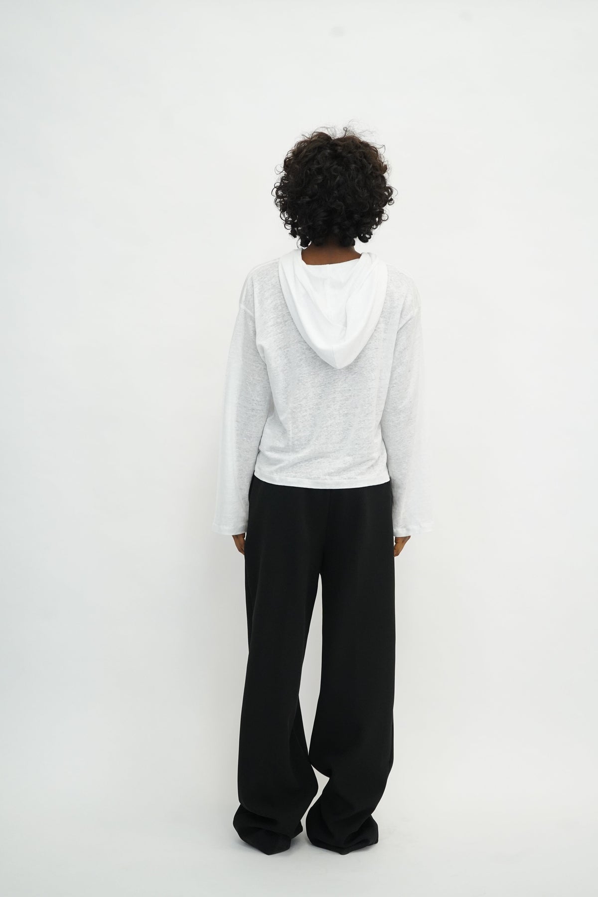 PALMA HOOD TEE IN WHITE HOODIE OVAL SQUARE 