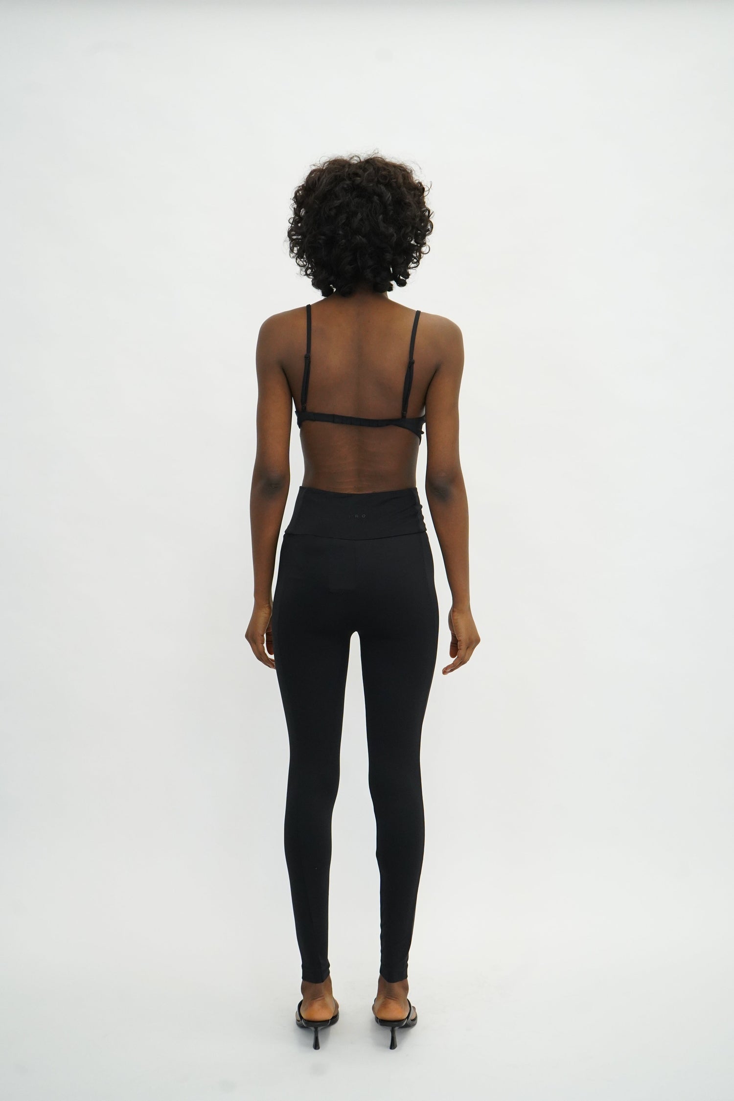 MIU TOP IN BLACK TOP IRO 