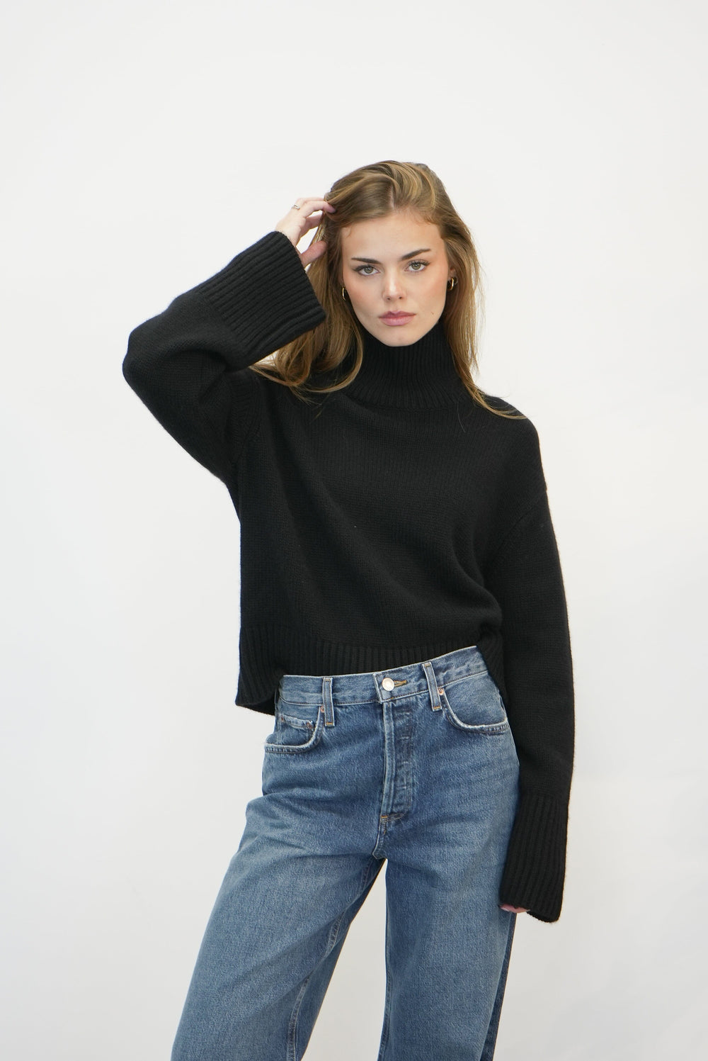 FLEUR SWEATER IN BLACK KNIT LISA YANG 