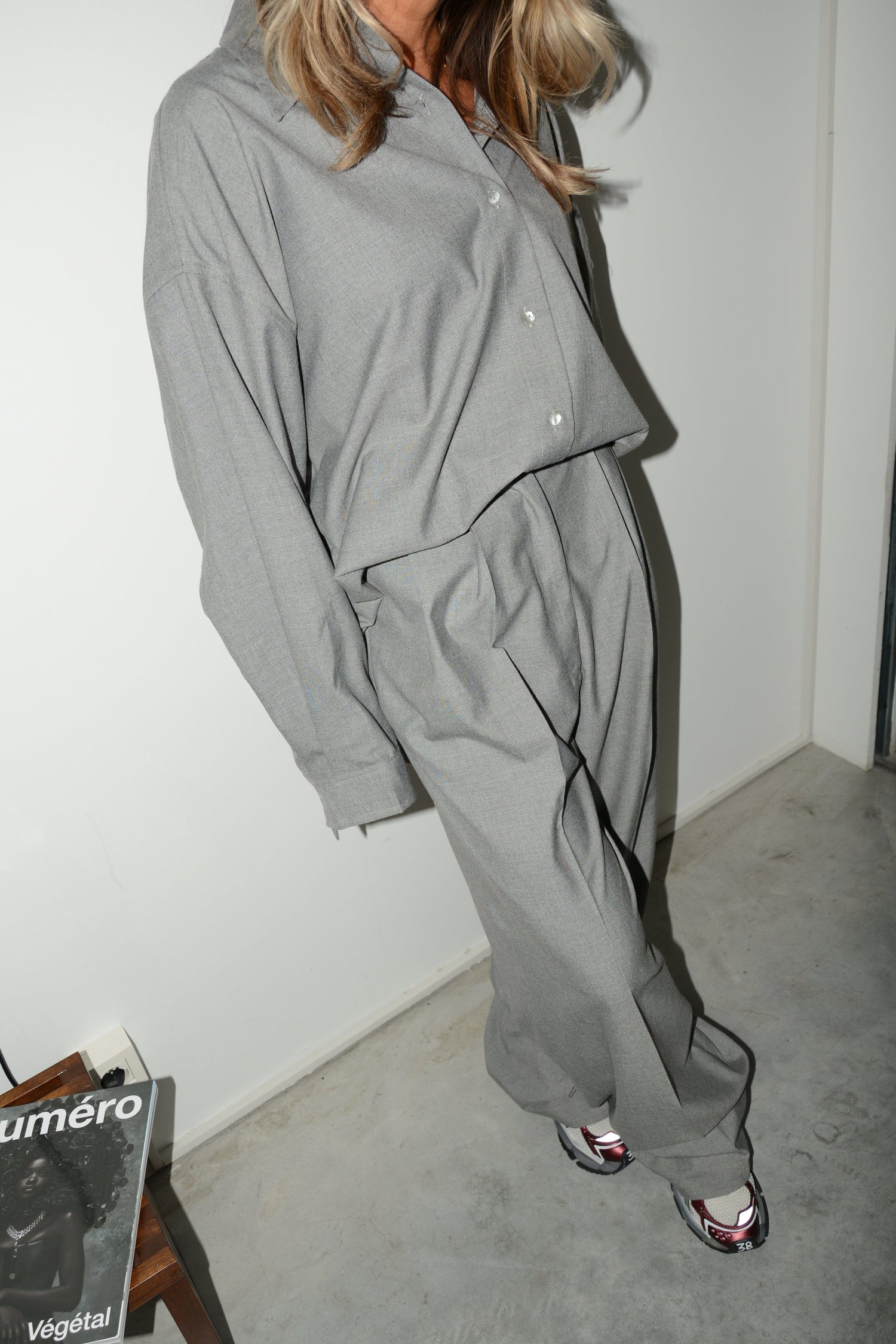 PLEATED PANTS IN GREY PANTS STUDIO CUT 