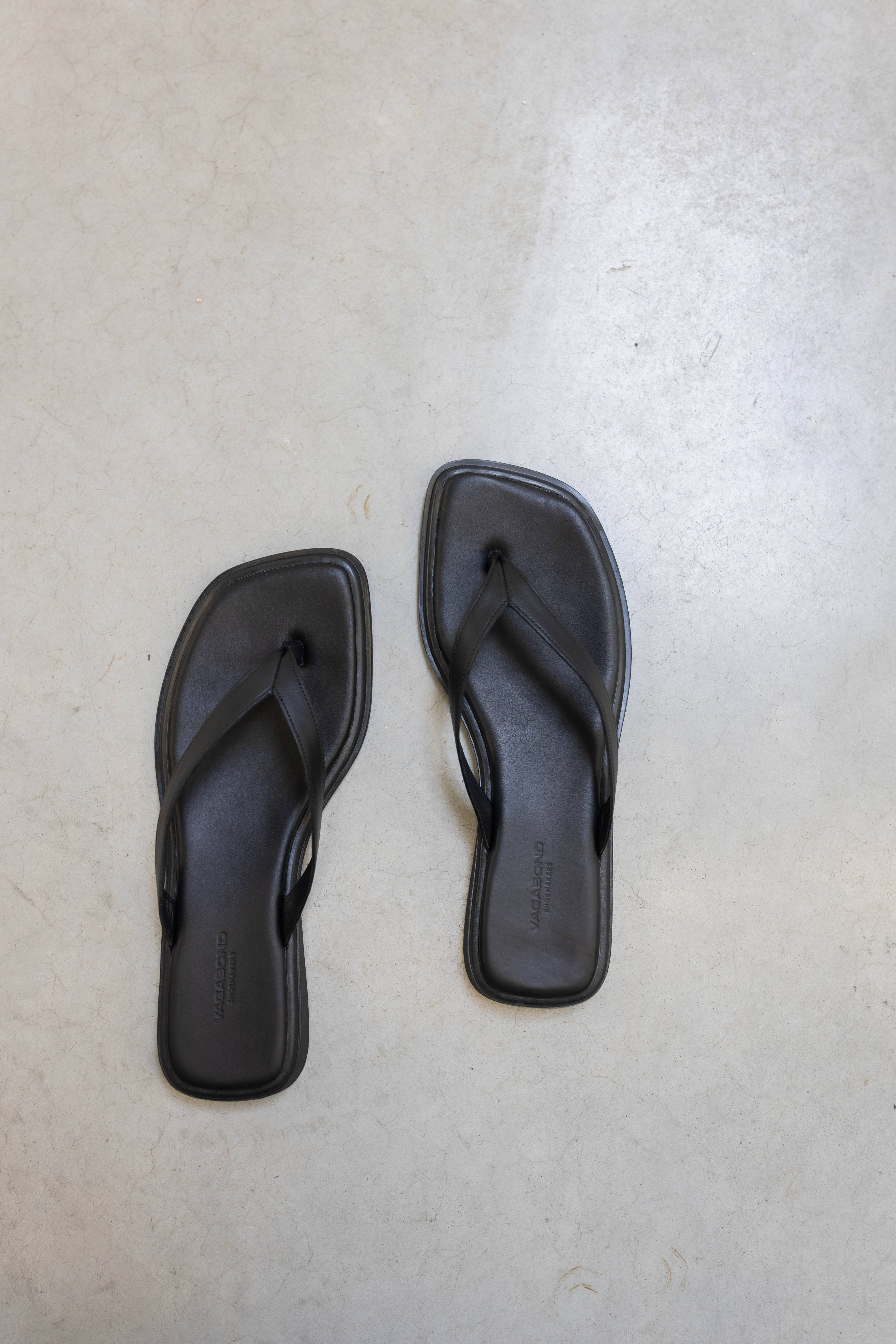 IZZY SANDALES IN BLACK SHOES VAGABOND 