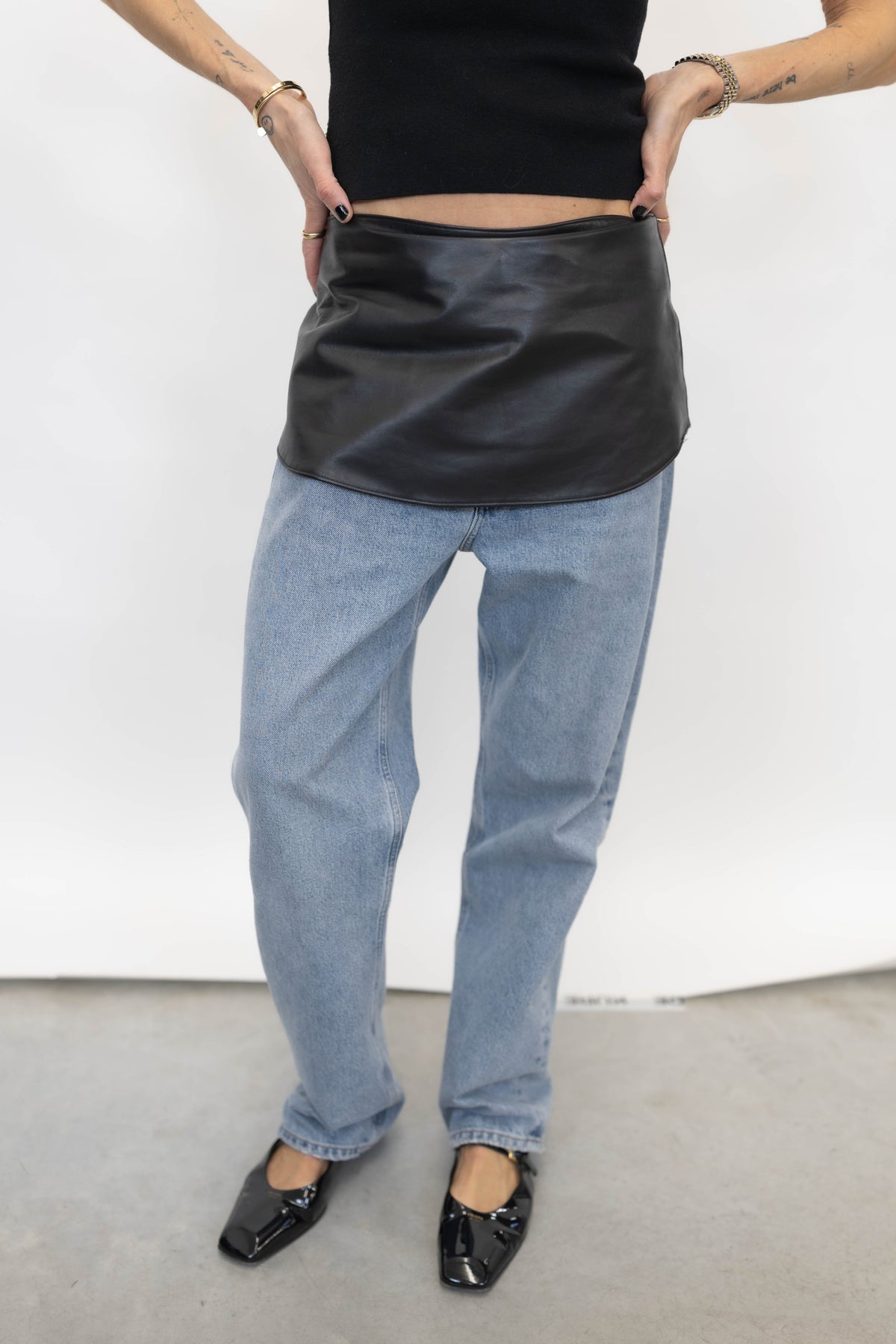 LEATHER BELT IN BLACK BELT STUDIO CUT 