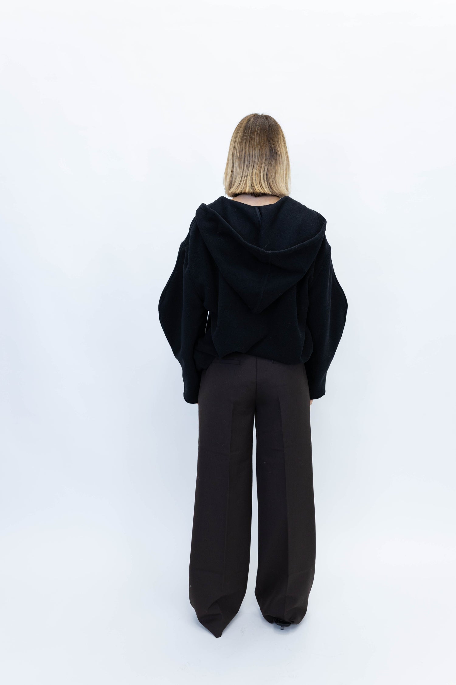 HOODIE IN BLACK SWEAT STUDIO CUT 